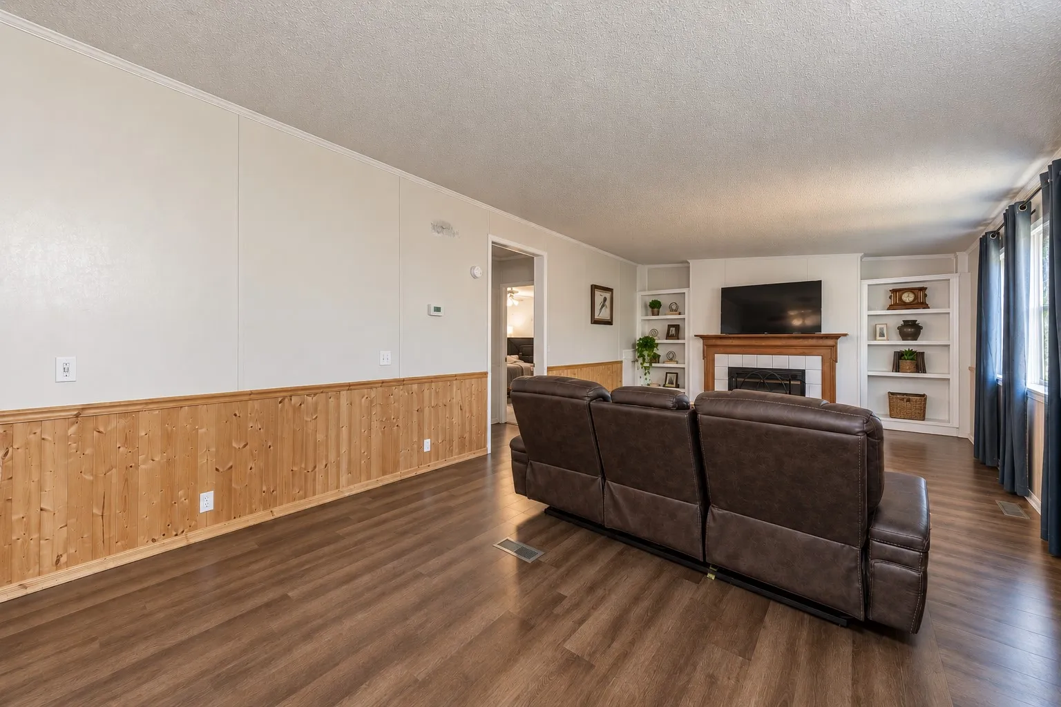 Manufactured Home For Sale in Wise County , 208 Rhett Court, Aurora, Texas 76078, 3 Bedroom, 2 Bathroom, Garage spaces, 1,792 Sqft, built in 1998, mls#21367616, Real Estate Agent in Aurora, Homes For Sale in Wise county, Homes For Sale in Aurora, Realtor in Aurora Texas, Real Estate Brokerage Independent Realty Texas, Luminita Cordes Realtor