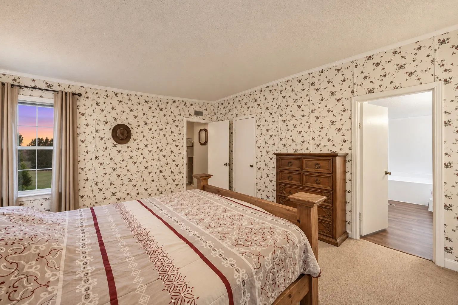 Manufactured Home For Sale in Wise County , 208 Rhett Court, Aurora, Texas 76078, 3 Bedroom, 2 Bathroom, Garage spaces, 1,792 Sqft, built in 1998, mls#21367616, Real Estate Agent in Aurora, Homes For Sale in Wise county, Homes For Sale in Aurora, Realtor in Aurora Texas, Real Estate Brokerage Independent Realty Texas, Luminita Cordes Realtor