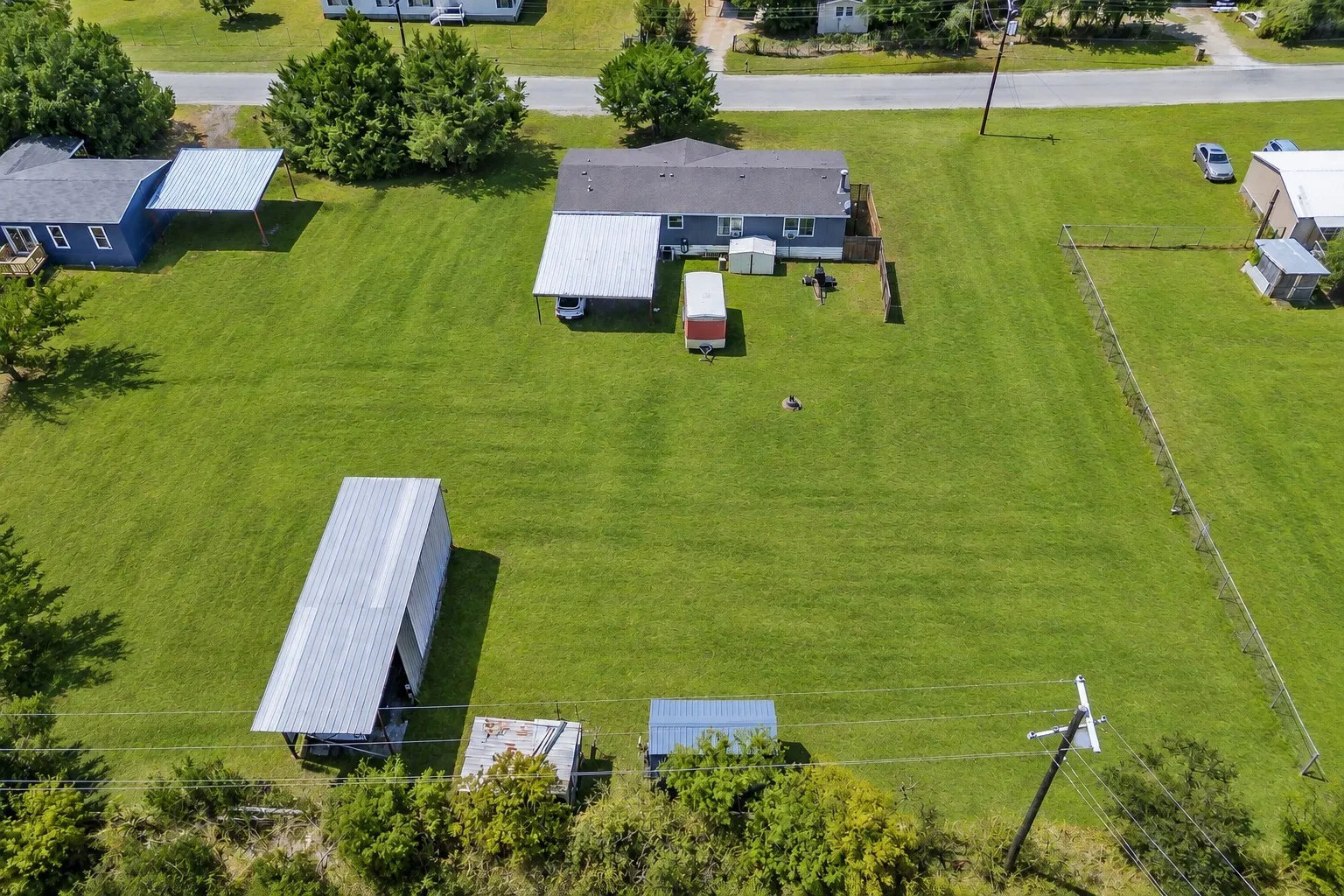 Manufactured Home For Sale in Wise County , 208 Rhett Court, Aurora, Texas 76078, 3 Bedroom, 2 Bathroom, Garage spaces, 1,792 Sqft, built in 1998, mls#21367616, Real Estate Agent in Aurora, Homes For Sale in Wise county, Homes For Sale in Aurora, Realtor in Aurora Texas, Real Estate Brokerage Independent Realty Texas, Luminita Cordes Realtor