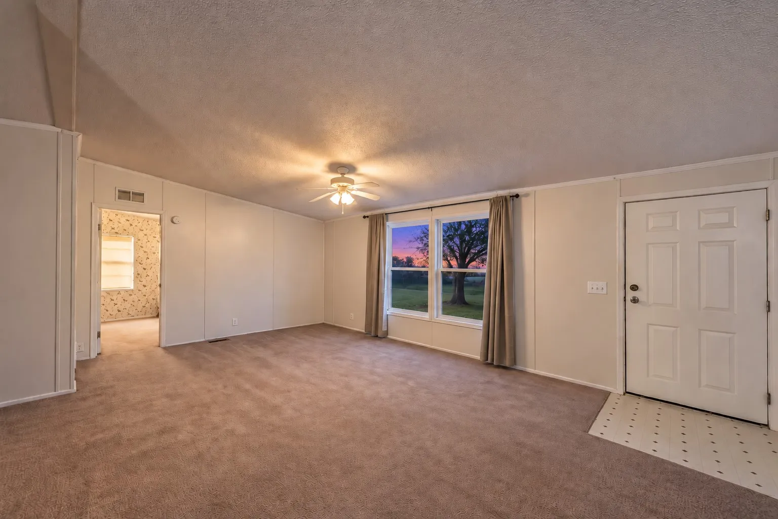 Manufactured Home For Sale in Wise County , 208 Rhett Court, Aurora, Texas 76078, 3 Bedroom, 2 Bathroom, Garage spaces, 1,792 Sqft, built in 1998, mls#21367616, Real Estate Agent in Aurora, Homes For Sale in Wise county, Homes For Sale in Aurora, Realtor in Aurora Texas, Real Estate Brokerage Independent Realty Texas, Luminita Cordes Realtor