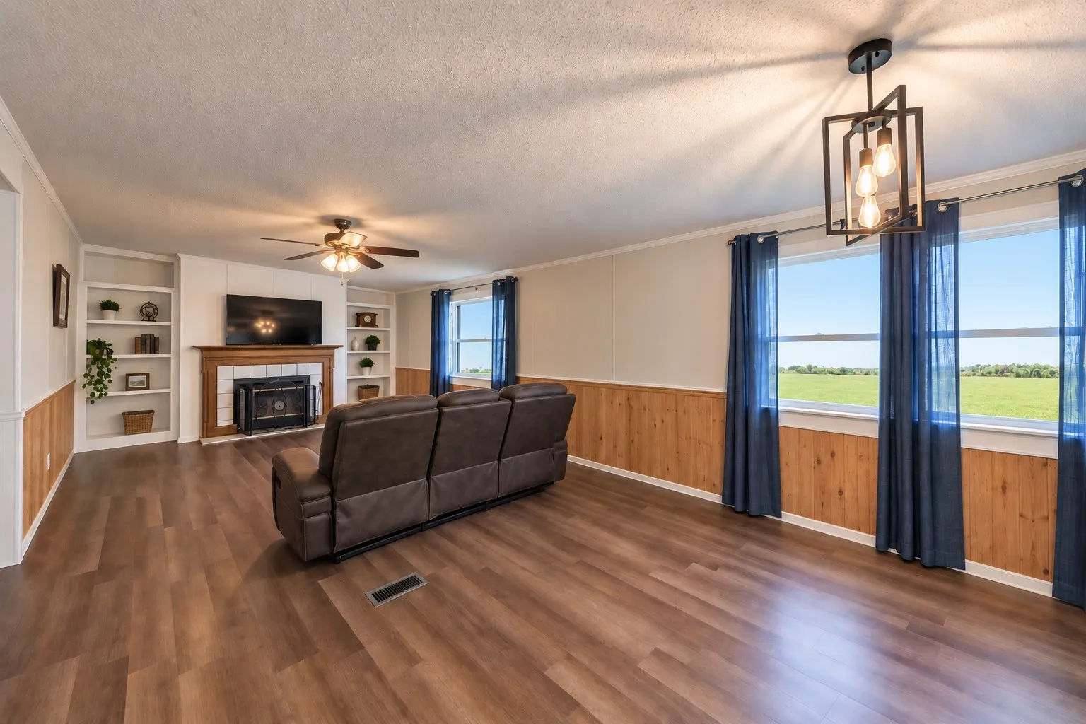 Manufactured Home For Sale in Wise County , 208 Rhett Court, Aurora, Texas 76078, 3 Bedroom, 2 Bathroom, Garage spaces, 1,792 Sqft, built in 1998, mls#21367616, Real Estate Agent in Aurora, Homes For Sale in Wise county, Homes For Sale in Aurora, Realtor in Aurora Texas, Real Estate Brokerage Independent Realty Texas, Luminita Cordes Realtor
