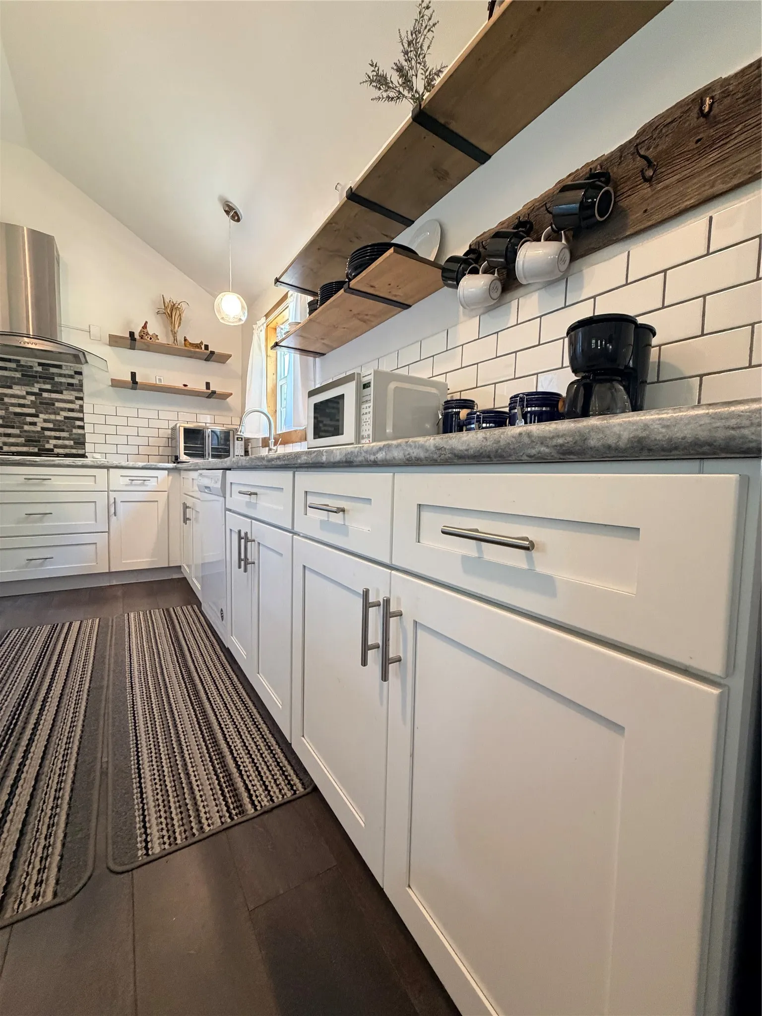 Single Family Residence For Sale in Hill County , 132 Hcr 1320 N, Hillsboro, Texas 76645, 1 Bedroom, 1 Bathroom, Garage spaces, 640 Sqft, built in 2019, mls#21385258, Real Estate Agent in Hillsboro, Homes For Sale in Hill county, Homes For Sale in Hillsboro, Realtor in Hillsboro Texas, Real Estate Brokerage Independent Realty Texas, Luminita Cordes Realtor
