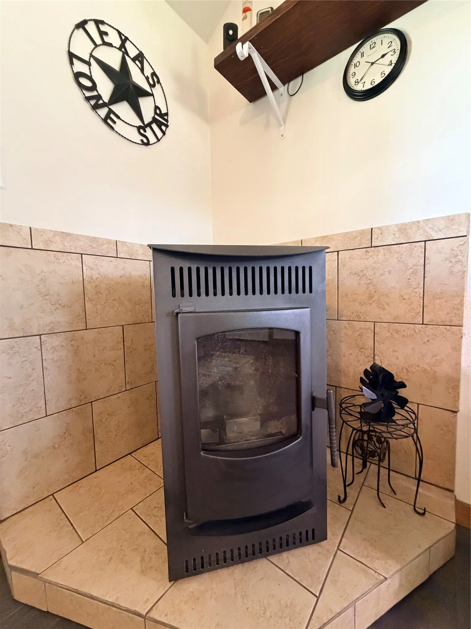 Single Family Residence For Sale in Hill County , 132 Hcr 1320 N, Hillsboro, Texas 76645, 1 Bedroom, 1 Bathroom, Garage spaces, 640 Sqft, built in 2019, mls#21385258, Real Estate Agent in Hillsboro, Homes For Sale in Hill county, Homes For Sale in Hillsboro, Realtor in Hillsboro Texas, Real Estate Brokerage Independent Realty Texas, Luminita Cordes Realtor