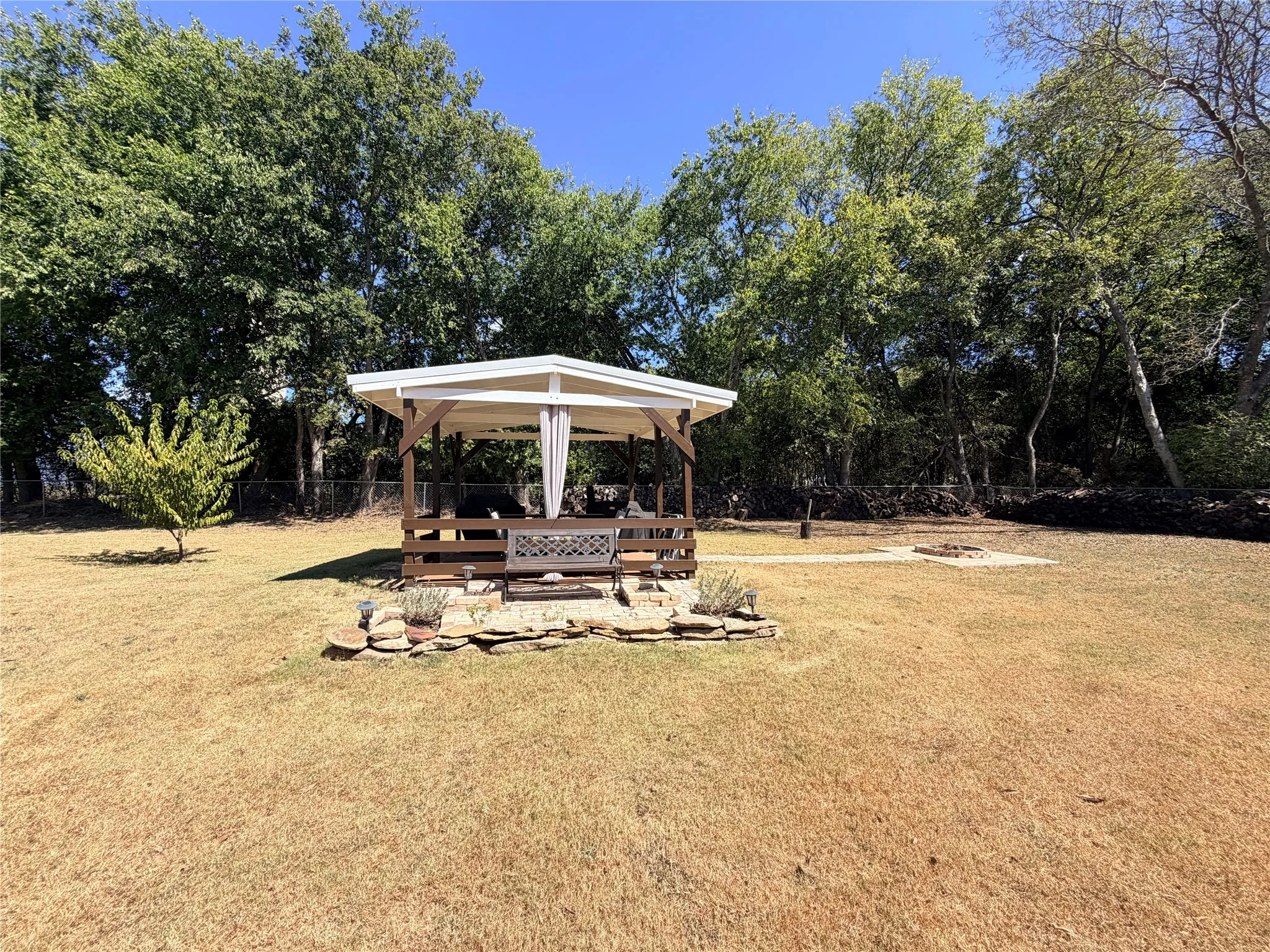 Single Family Residence For Sale in Hill County , 132 Hcr 1320 N, Hillsboro, Texas 76645, 1 Bedroom, 1 Bathroom, Garage spaces, 640 Sqft, built in 2019, mls#21385258, Real Estate Agent in Hillsboro, Homes For Sale in Hill county, Homes For Sale in Hillsboro, Realtor in Hillsboro Texas, Real Estate Brokerage Independent Realty Texas, Luminita Cordes Realtor