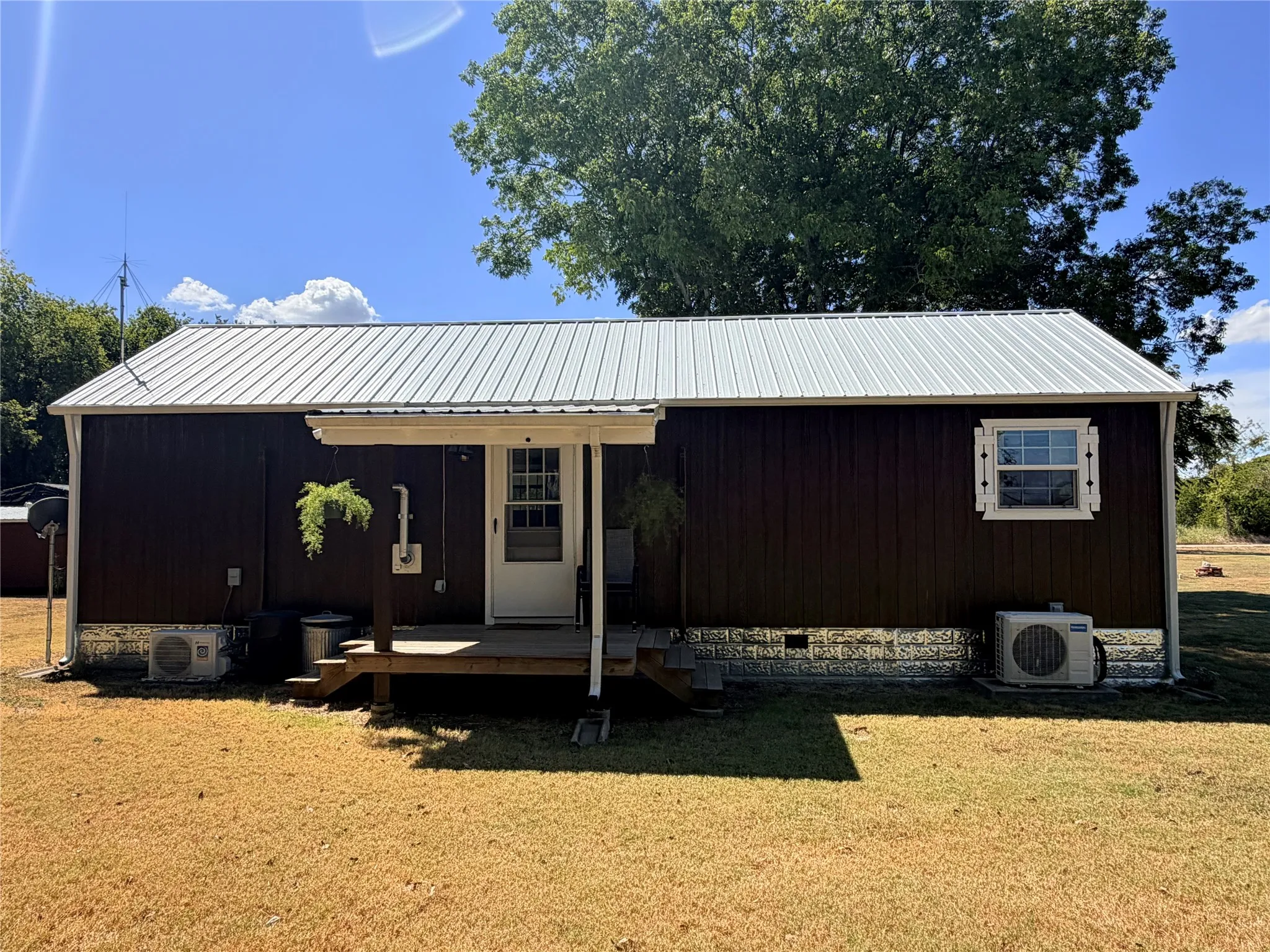 Single Family Residence For Sale in Hill County , 132 Hcr 1320 N, Hillsboro, Texas 76645, 1 Bedroom, 1 Bathroom, Garage spaces, 640 Sqft, built in 2019, mls#21385258, Real Estate Agent in Hillsboro, Homes For Sale in Hill county, Homes For Sale in Hillsboro, Realtor in Hillsboro Texas, Real Estate Brokerage Independent Realty Texas, Luminita Cordes Realtor