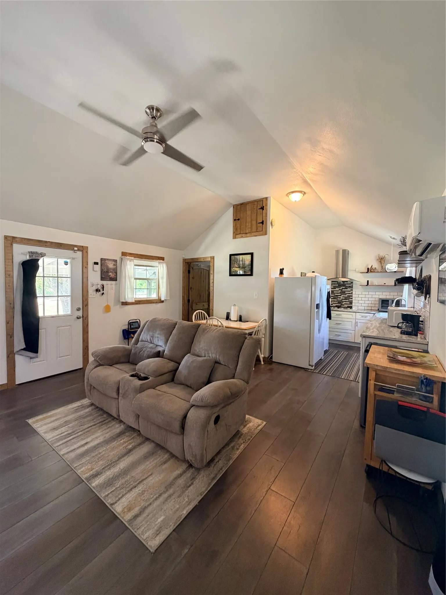 Single Family Residence For Sale in Hill County , 132 Hcr 1320 N, Hillsboro, Texas 76645, 1 Bedroom, 1 Bathroom, Garage spaces, 640 Sqft, built in 2019, mls#21385258, Real Estate Agent in Hillsboro, Homes For Sale in Hill county, Homes For Sale in Hillsboro, Realtor in Hillsboro Texas, Real Estate Brokerage Independent Realty Texas, Luminita Cordes Realtor