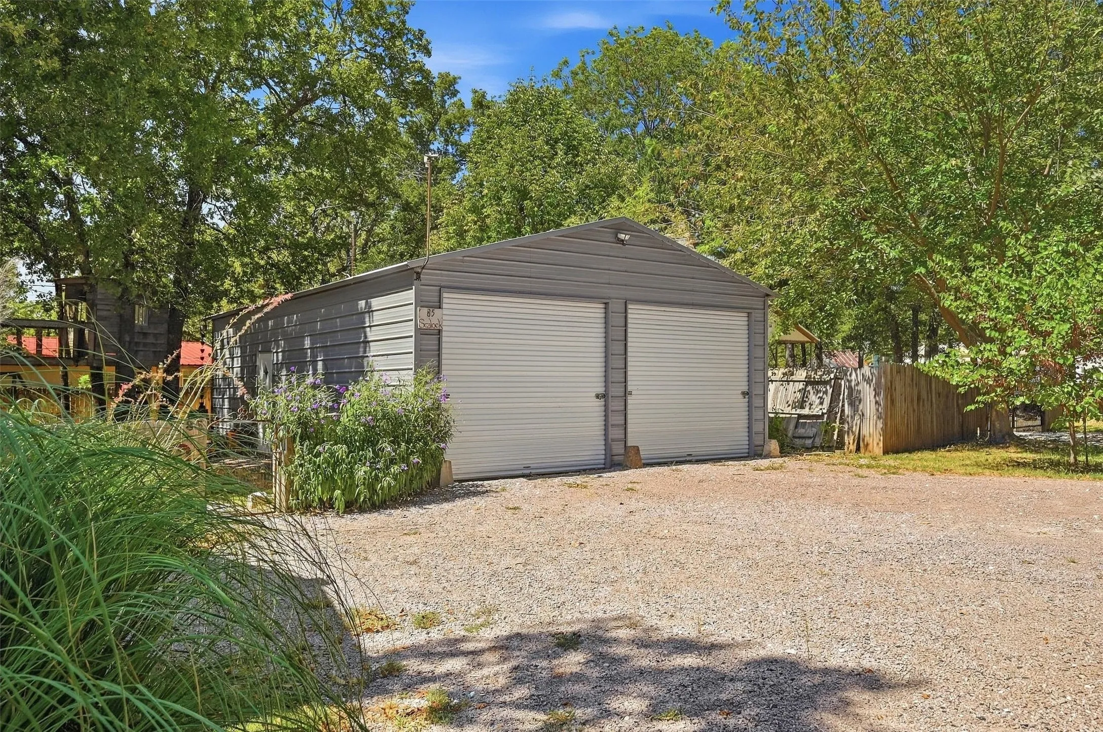 Single Family Residence For Sale in Grayson County , 85 Scalock Drive, Gordonville, Texas 76245, 4 Bedroom, 2 Bathroom, 2 Garage spaces, 1,581 Sqft, built in 1999, mls#21387311, Real Estate Agent in Gordonville, Homes For Sale in Grayson county, Homes For Sale in Gordonville, Realtor in Gordonville Texas, Real Estate Brokerage Independent Realty Texas, Luminita Cordes Realtor