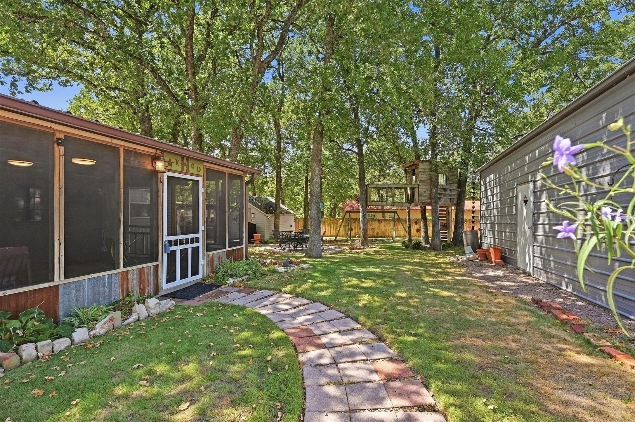 Single Family Residence For Sale in Grayson County , 85 Scalock Drive, Gordonville, Texas 76245, 4 Bedroom, 2 Bathroom, 2 Garage spaces, 1,581 Sqft, built in 1999, mls#21387311, Real Estate Agent in Gordonville, Homes For Sale in Grayson county, Homes For Sale in Gordonville, Realtor in Gordonville Texas, Real Estate Brokerage Independent Realty Texas, Luminita Cordes Realtor