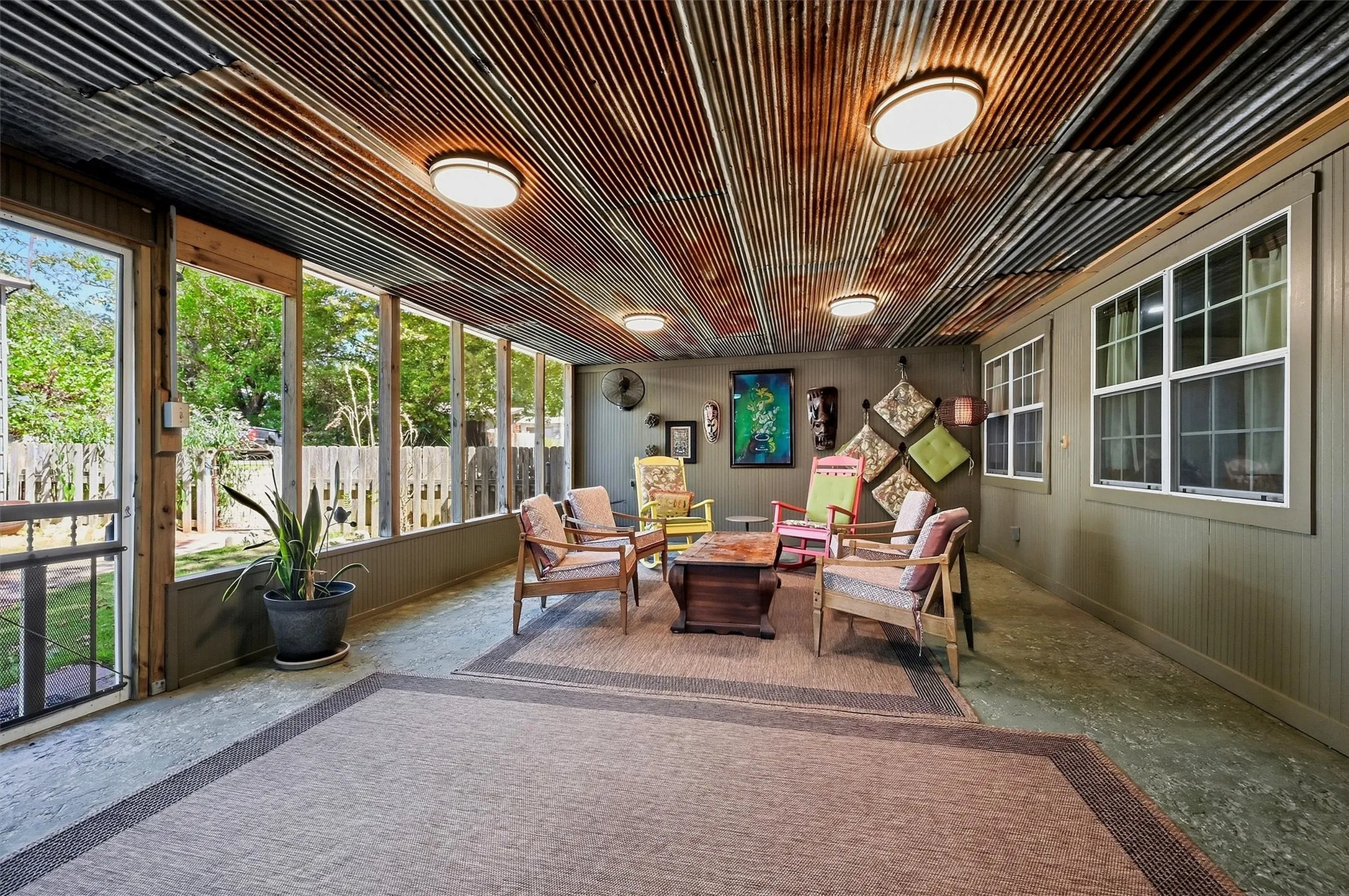 fully screened porch for lovely nights with no flying insects.
