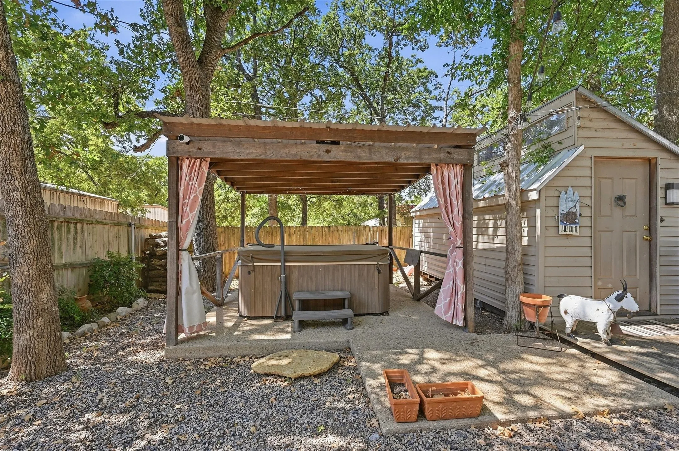 Single Family Residence For Sale in Grayson County , 85 Scalock Drive, Gordonville, Texas 76245, 4 Bedroom, 2 Bathroom, 2 Garage spaces, 1,581 Sqft, built in 1999, mls#21387311, Real Estate Agent in Gordonville, Homes For Sale in Grayson county, Homes For Sale in Gordonville, Realtor in Gordonville Texas, Real Estate Brokerage Independent Realty Texas, Luminita Cordes Realtor