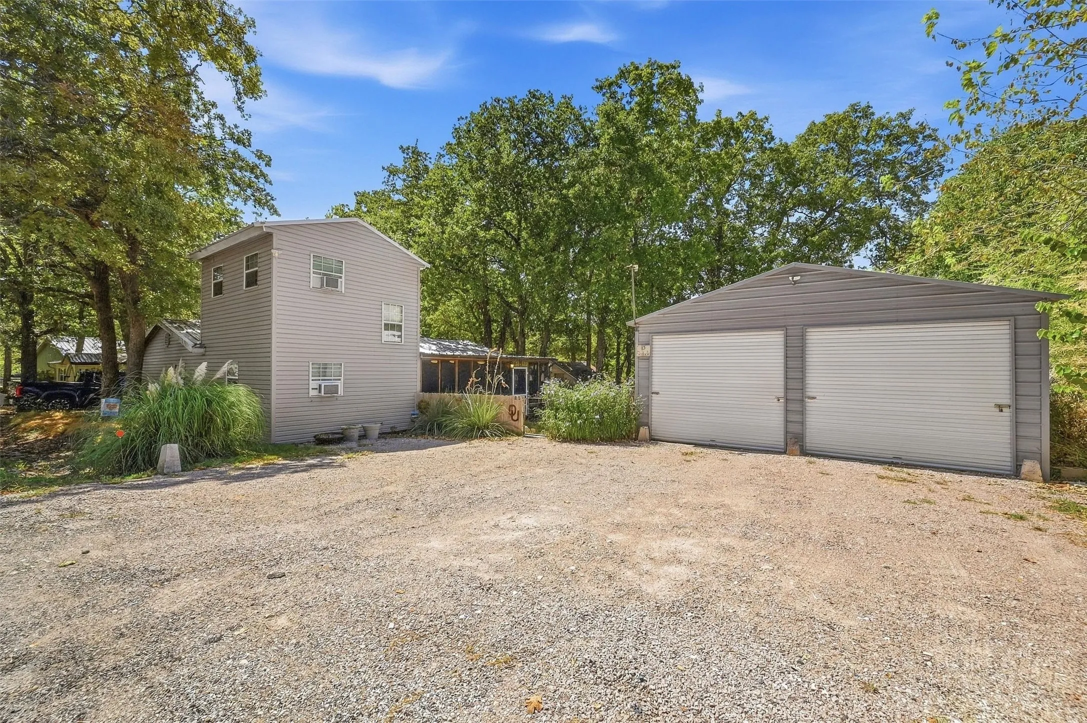 Single Family Residence For Sale in Grayson County , 85 Scalock Drive, Gordonville, Texas 76245, 4 Bedroom, 2 Bathroom, 2 Garage spaces, 1,581 Sqft, built in 1999, mls#21387311, Real Estate Agent in Gordonville, Homes For Sale in Grayson county, Homes For Sale in Gordonville, Realtor in Gordonville Texas, Real Estate Brokerage Independent Realty Texas, Luminita Cordes Realtor
