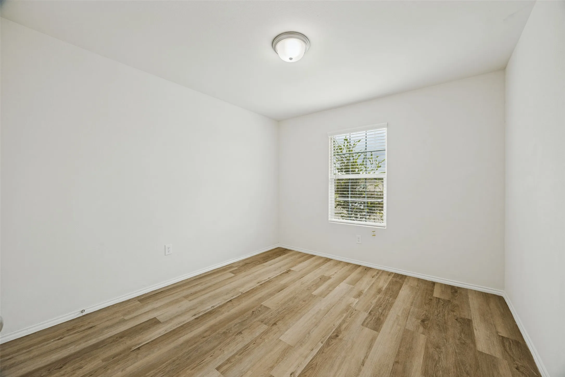 Single Family Residence For Rent in Grayson County , 400 Alton Street, Van Alstyne, Texas 75495, 3 Bedroom, 3 Bathroom, 2 Garage spaces, 2,044 Sqft, built in 2022, mls#21387801, Real Estate Agent in Van Alstyne, Homes For Rent in Grayson county, Homes For Rent in Van Alstyne, Realtor in Van Alstyne Texas, Real Estate Brokerage Independent Realty Texas, Luminita Cordes Realtor
