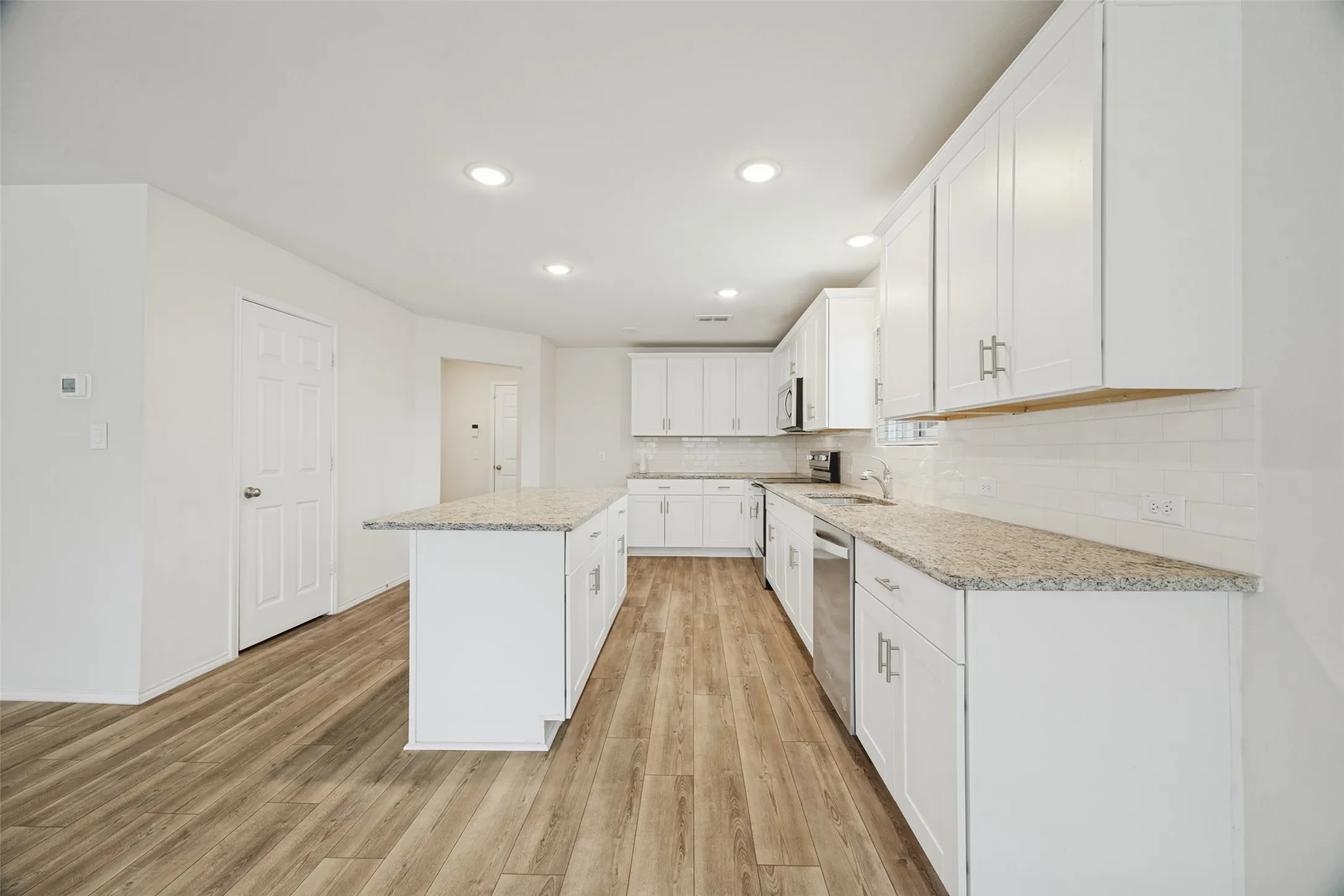 Single Family Residence For Rent in Grayson County , 400 Alton Street, Van Alstyne, Texas 75495, 3 Bedroom, 3 Bathroom, 2 Garage spaces, 2,044 Sqft, built in 2022, mls#21387801, Real Estate Agent in Van Alstyne, Homes For Rent in Grayson county, Homes For Rent in Van Alstyne, Realtor in Van Alstyne Texas, Real Estate Brokerage Independent Realty Texas, Luminita Cordes Realtor