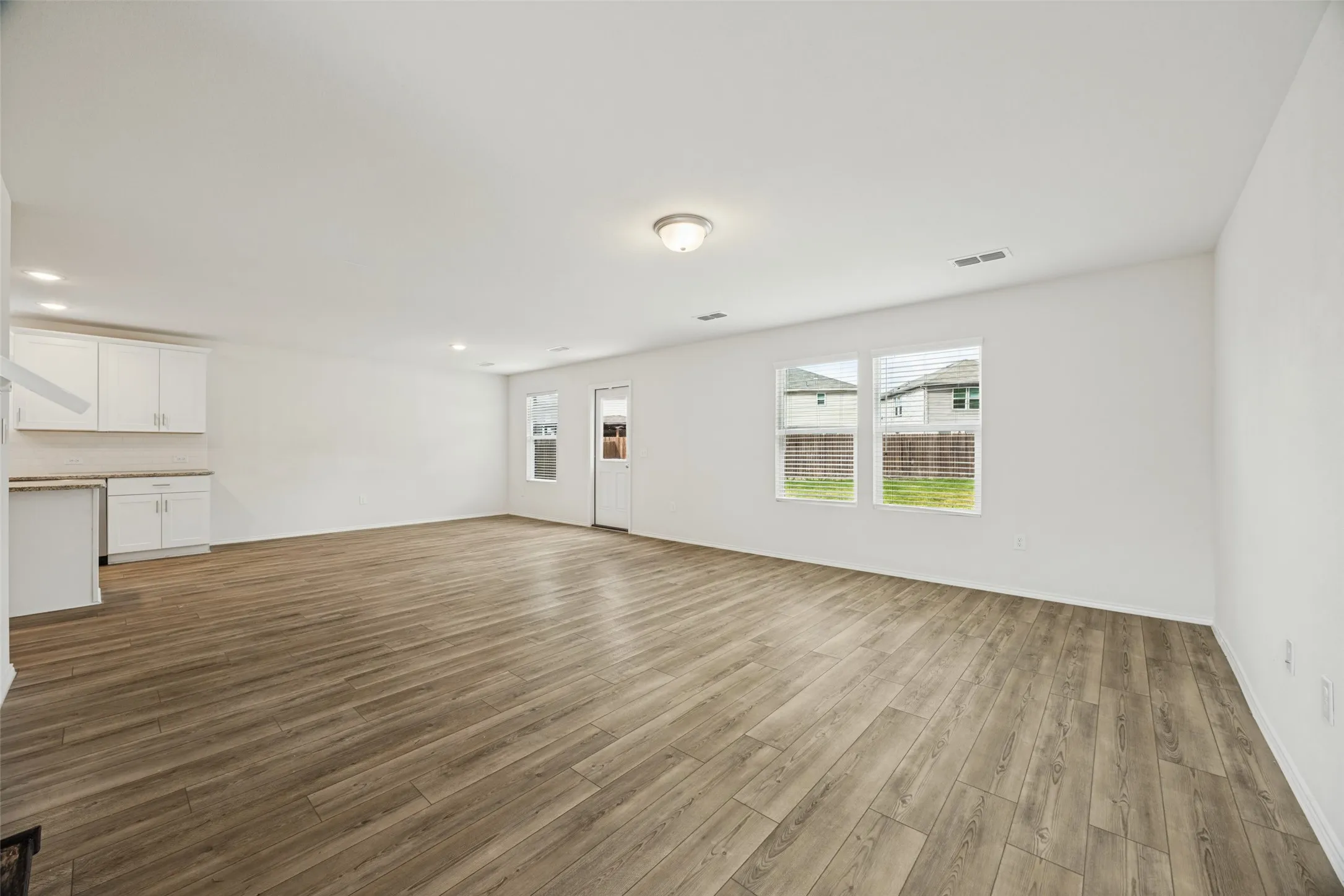 Single Family Residence For Rent in Grayson County , 400 Alton Street, Van Alstyne, Texas 75495, 3 Bedroom, 3 Bathroom, 2 Garage spaces, 2,044 Sqft, built in 2022, mls#21387801, Real Estate Agent in Van Alstyne, Homes For Rent in Grayson county, Homes For Rent in Van Alstyne, Realtor in Van Alstyne Texas, Real Estate Brokerage Independent Realty Texas, Luminita Cordes Realtor