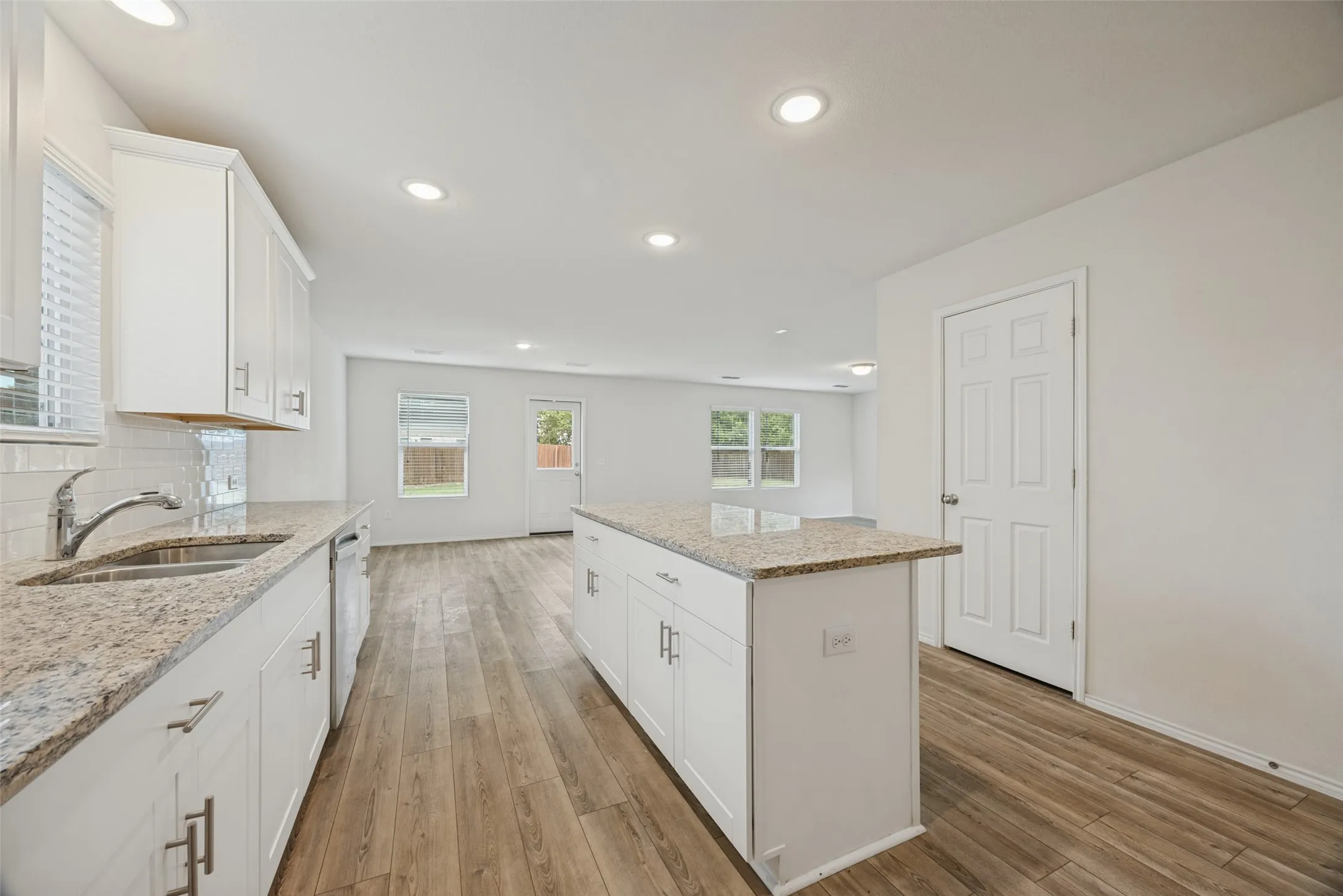 Single Family Residence For Rent in Grayson County , 400 Alton Street, Van Alstyne, Texas 75495, 3 Bedroom, 3 Bathroom, 2 Garage spaces, 2,044 Sqft, built in 2022, mls#21387801, Real Estate Agent in Van Alstyne, Homes For Rent in Grayson county, Homes For Rent in Van Alstyne, Realtor in Van Alstyne Texas, Real Estate Brokerage Independent Realty Texas, Luminita Cordes Realtor