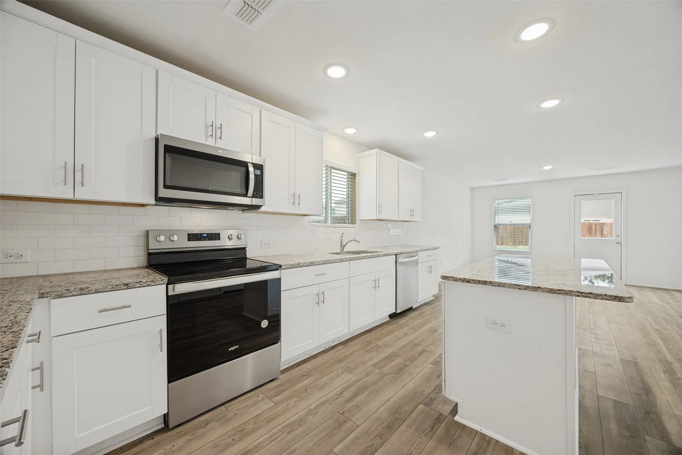 Single Family Residence For Rent in Grayson County , 400 Alton Street, Van Alstyne, Texas 75495, 3 Bedroom, 3 Bathroom, 2 Garage spaces, 2,044 Sqft, built in 2022, mls#21387801, Real Estate Agent in Van Alstyne, Homes For Rent in Grayson county, Homes For Rent in Van Alstyne, Realtor in Van Alstyne Texas, Real Estate Brokerage Independent Realty Texas, Luminita Cordes Realtor