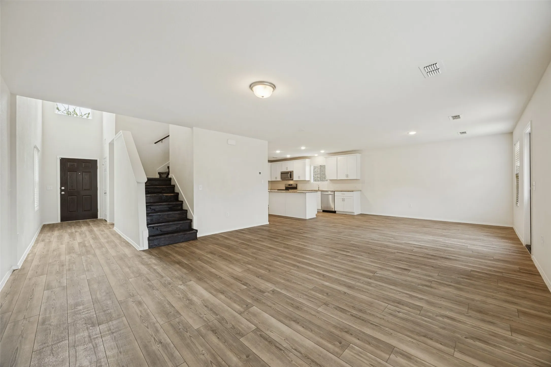 Single Family Residence For Rent in Grayson County , 400 Alton Street, Van Alstyne, Texas 75495, 3 Bedroom, 3 Bathroom, 2 Garage spaces, 2,044 Sqft, built in 2022, mls#21387801, Real Estate Agent in Van Alstyne, Homes For Rent in Grayson county, Homes For Rent in Van Alstyne, Realtor in Van Alstyne Texas, Real Estate Brokerage Independent Realty Texas, Luminita Cordes Realtor