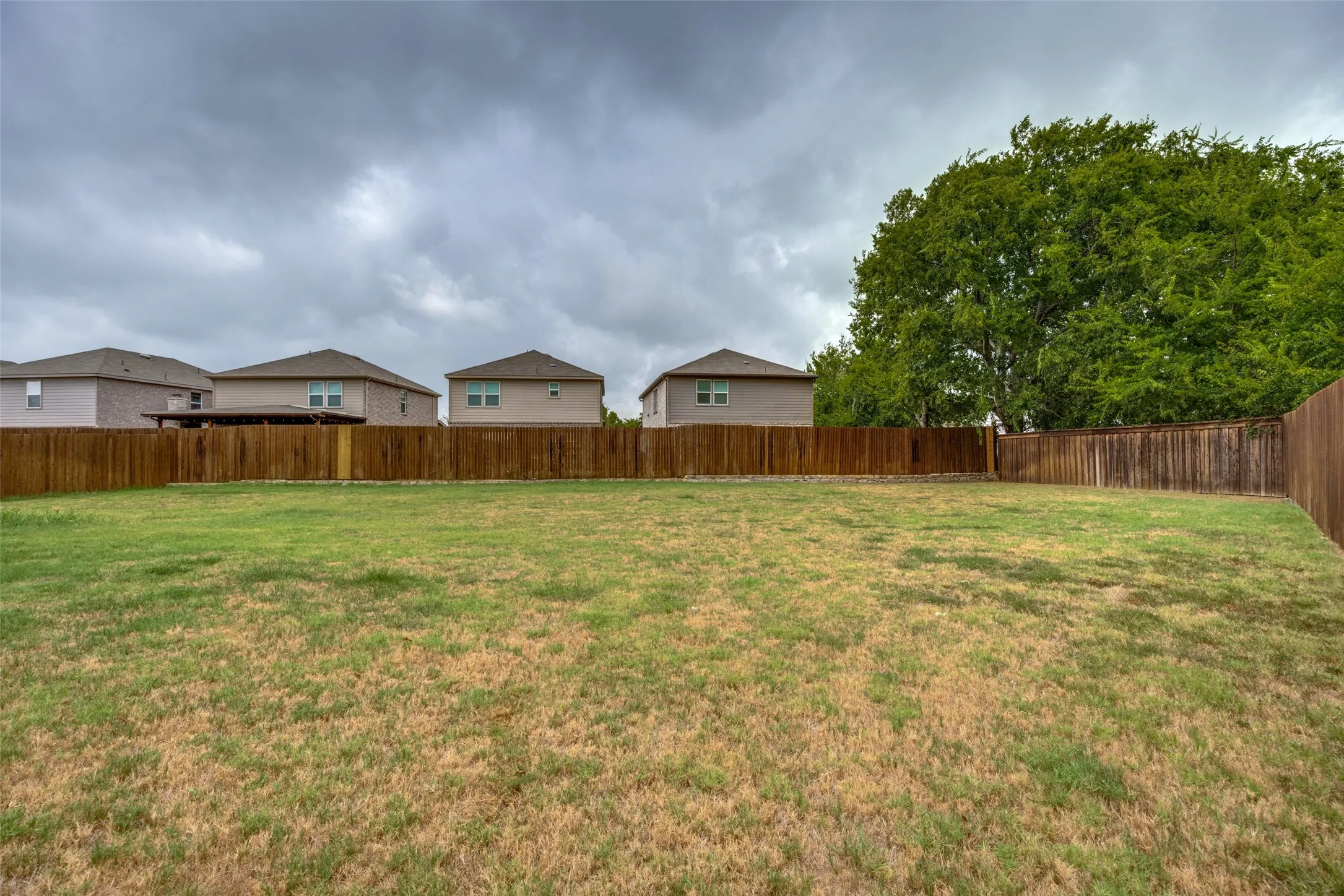Single Family Residence For Rent in Grayson County , 400 Alton Street, Van Alstyne, Texas 75495, 3 Bedroom, 3 Bathroom, 2 Garage spaces, 2,044 Sqft, built in 2022, mls#21387801, Real Estate Agent in Van Alstyne, Homes For Rent in Grayson county, Homes For Rent in Van Alstyne, Realtor in Van Alstyne Texas, Real Estate Brokerage Independent Realty Texas, Luminita Cordes Realtor