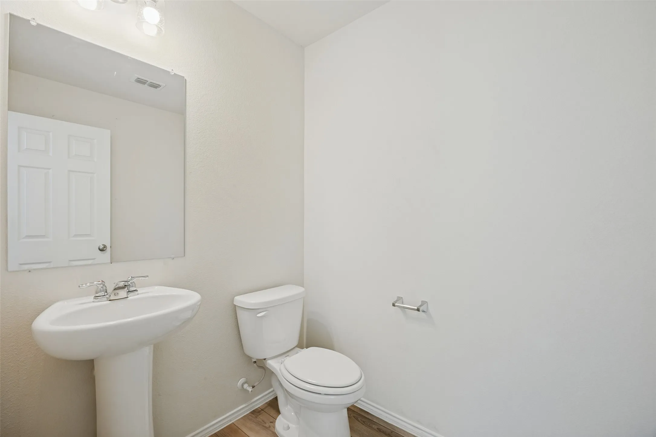 Single Family Residence For Rent in Grayson County , 400 Alton Street, Van Alstyne, Texas 75495, 3 Bedroom, 3 Bathroom, 2 Garage spaces, 2,044 Sqft, built in 2022, mls#21387801, Real Estate Agent in Van Alstyne, Homes For Rent in Grayson county, Homes For Rent in Van Alstyne, Realtor in Van Alstyne Texas, Real Estate Brokerage Independent Realty Texas, Luminita Cordes Realtor