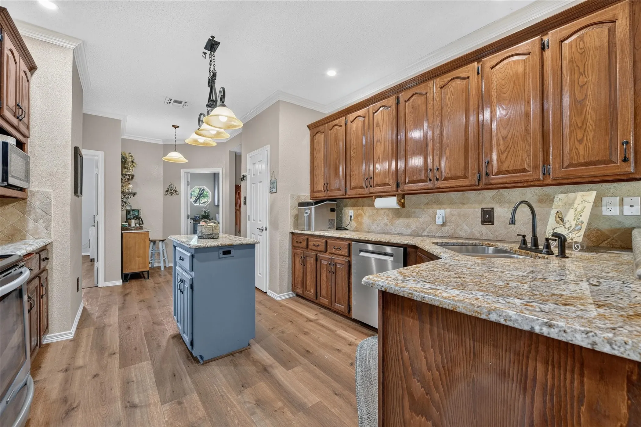Single Family Residence For Sale in Parker County , 224 Rob Lane, Hudson Oaks, Texas 76087, 4 Bedroom, 5 Bathroom, 2 Garage spaces, 3,183 Sqft, built in 1992, mls#21372972, Real Estate Agent in Hudson Oaks, Homes For Sale in Parker county, Homes For Sale in Hudson Oaks, Realtor in Hudson Oaks Texas, Real Estate Brokerage Independent Realty Texas, Luminita Cordes Realtor
