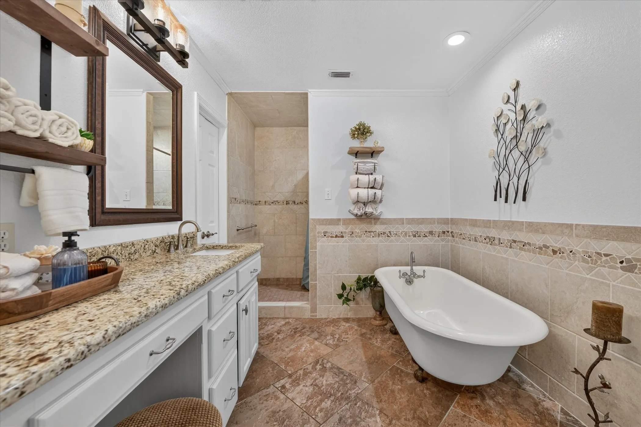 Single Family Residence For Sale in Parker County , 224 Rob Lane, Hudson Oaks, Texas 76087, 4 Bedroom, 5 Bathroom, 2 Garage spaces, 3,183 Sqft, built in 1992, mls#21372972, Real Estate Agent in Hudson Oaks, Homes For Sale in Parker county, Homes For Sale in Hudson Oaks, Realtor in Hudson Oaks Texas, Real Estate Brokerage Independent Realty Texas, Luminita Cordes Realtor