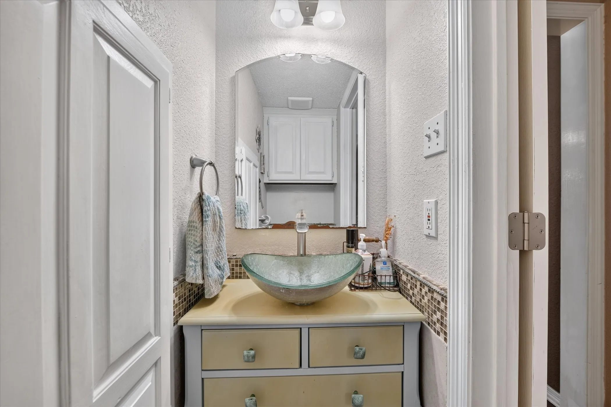Single Family Residence For Sale in Parker County , 224 Rob Lane, Hudson Oaks, Texas 76087, 4 Bedroom, 5 Bathroom, 2 Garage spaces, 3,183 Sqft, built in 1992, mls#21372972, Real Estate Agent in Hudson Oaks, Homes For Sale in Parker county, Homes For Sale in Hudson Oaks, Realtor in Hudson Oaks Texas, Real Estate Brokerage Independent Realty Texas, Luminita Cordes Realtor