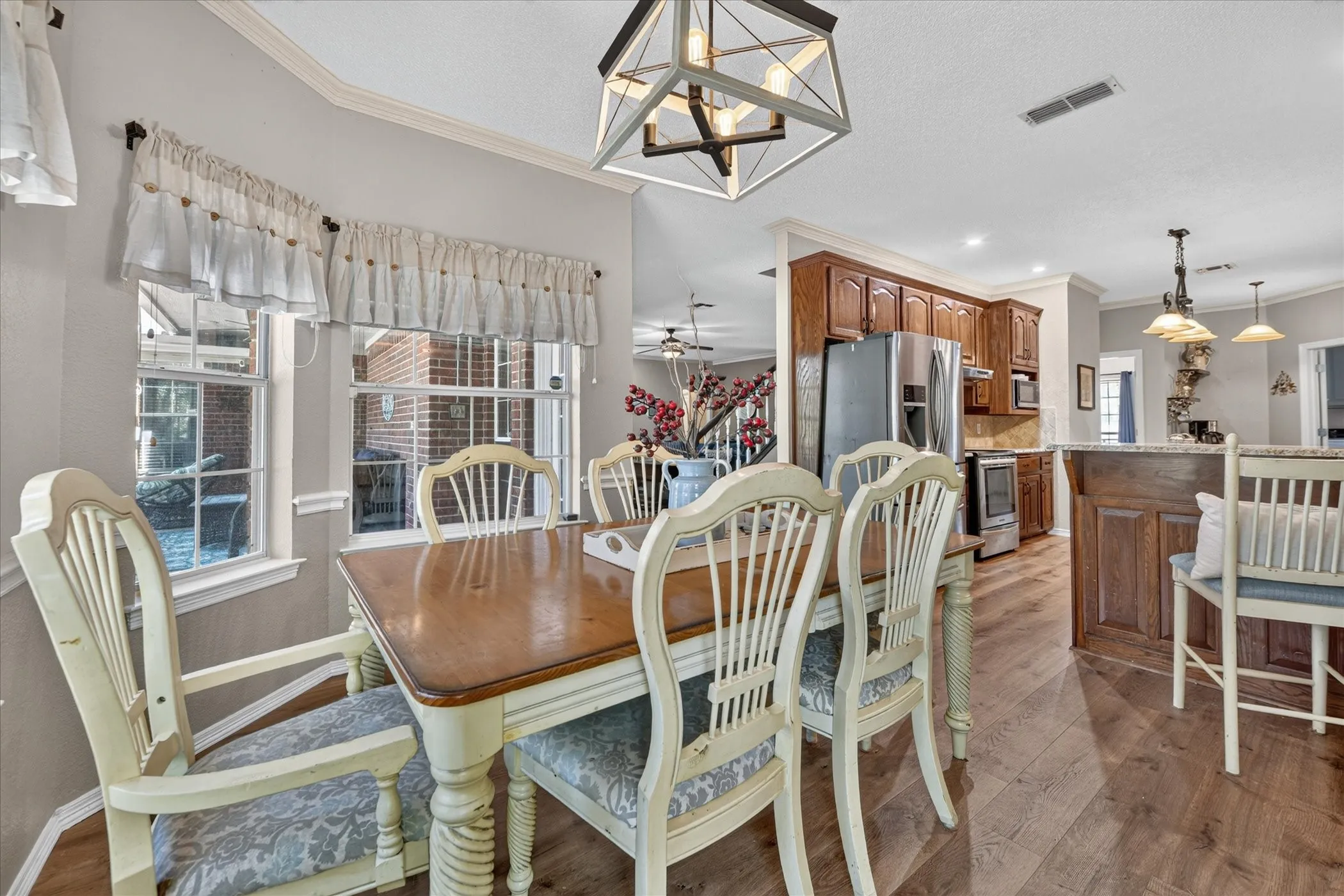 Single Family Residence For Sale in Parker County , 224 Rob Lane, Hudson Oaks, Texas 76087, 4 Bedroom, 5 Bathroom, 2 Garage spaces, 3,183 Sqft, built in 1992, mls#21372972, Real Estate Agent in Hudson Oaks, Homes For Sale in Parker county, Homes For Sale in Hudson Oaks, Realtor in Hudson Oaks Texas, Real Estate Brokerage Independent Realty Texas, Luminita Cordes Realtor