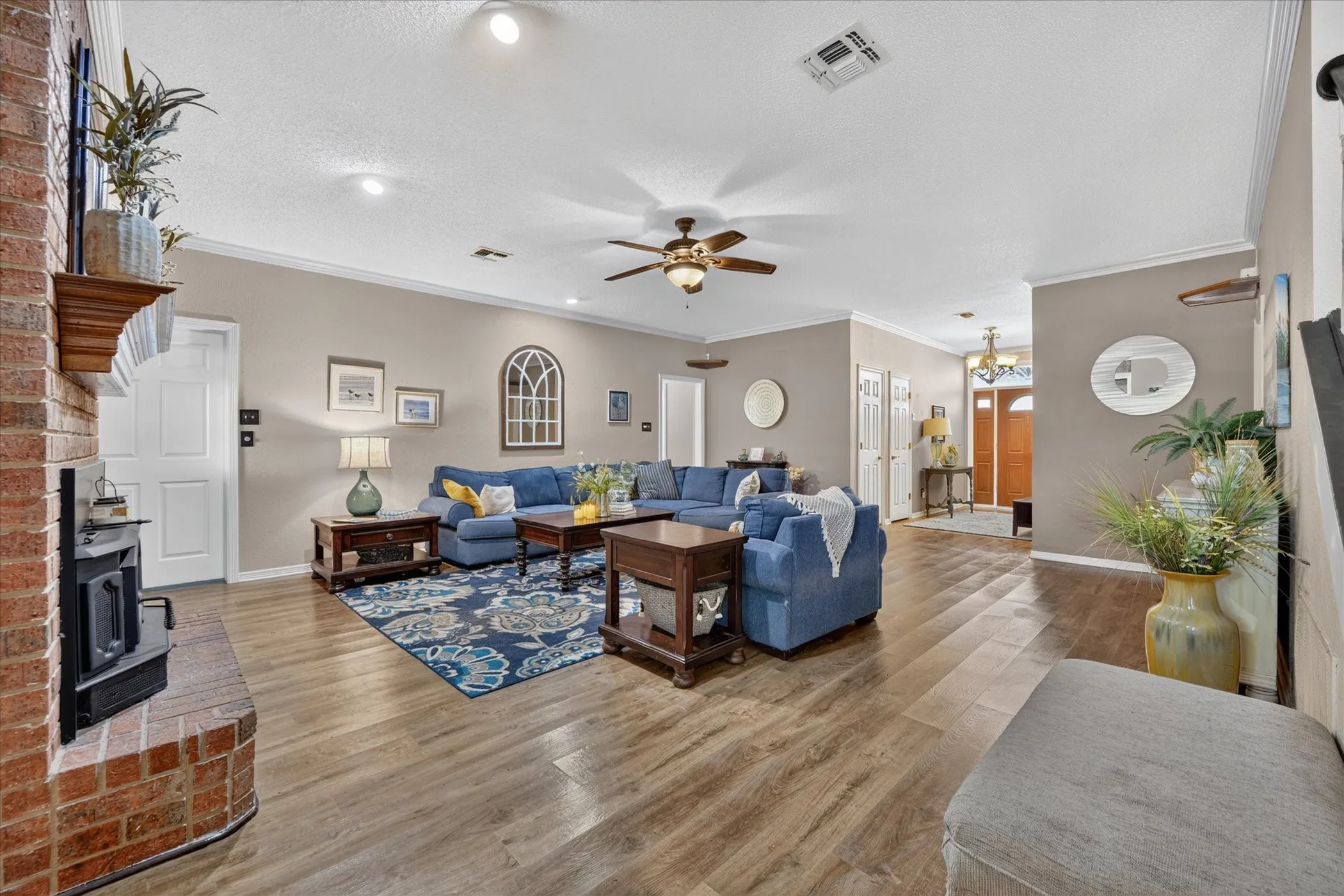 Single Family Residence For Sale in Parker County , 224 Rob Lane, Hudson Oaks, Texas 76087, 4 Bedroom, 5 Bathroom, 2 Garage spaces, 3,183 Sqft, built in 1992, mls#21372972, Real Estate Agent in Hudson Oaks, Homes For Sale in Parker county, Homes For Sale in Hudson Oaks, Realtor in Hudson Oaks Texas, Real Estate Brokerage Independent Realty Texas, Luminita Cordes Realtor