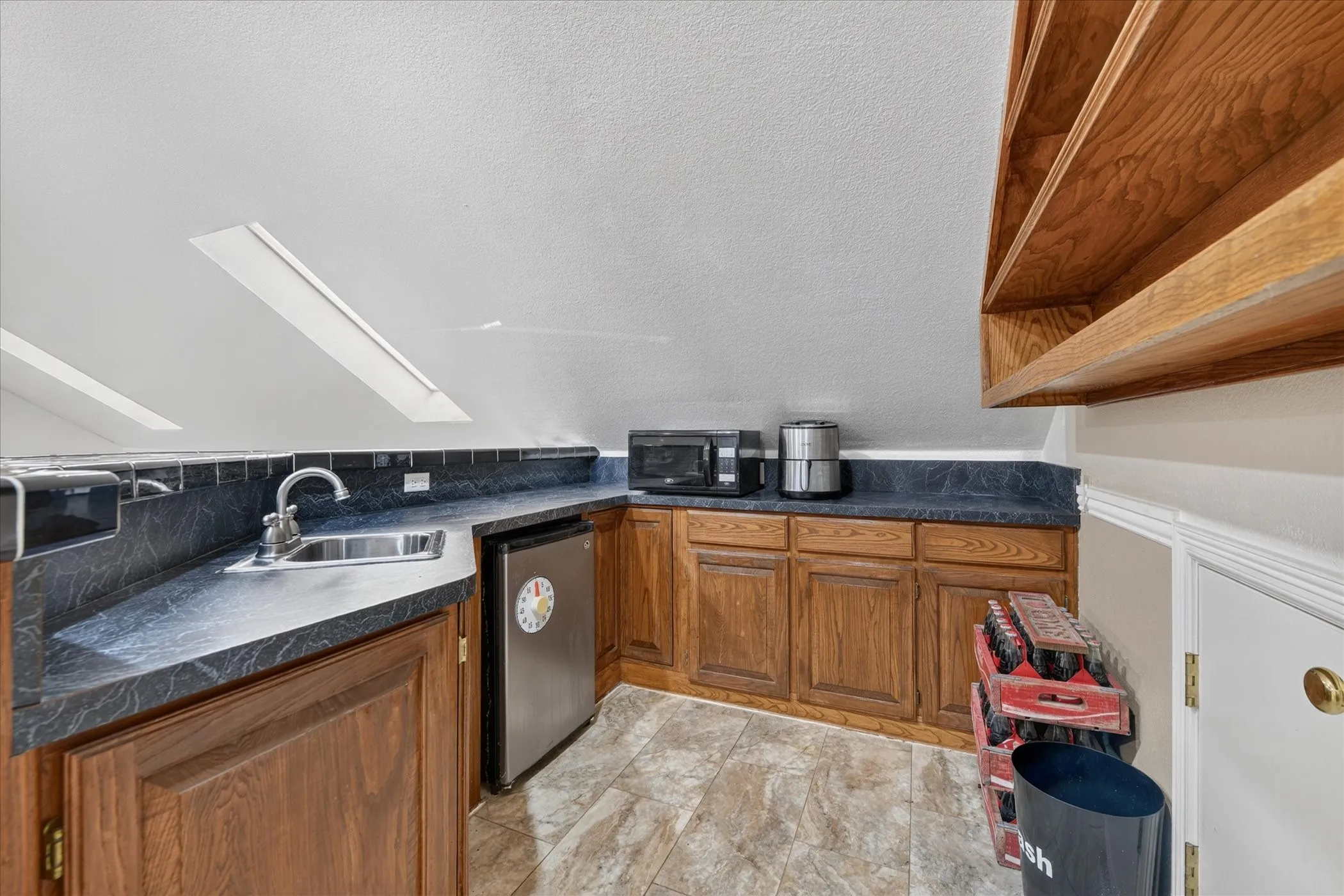 Single Family Residence For Sale in Parker County , 224 Rob Lane, Hudson Oaks, Texas 76087, 4 Bedroom, 5 Bathroom, 2 Garage spaces, 3,183 Sqft, built in 1992, mls#21372972, Real Estate Agent in Hudson Oaks, Homes For Sale in Parker county, Homes For Sale in Hudson Oaks, Realtor in Hudson Oaks Texas, Real Estate Brokerage Independent Realty Texas, Luminita Cordes Realtor