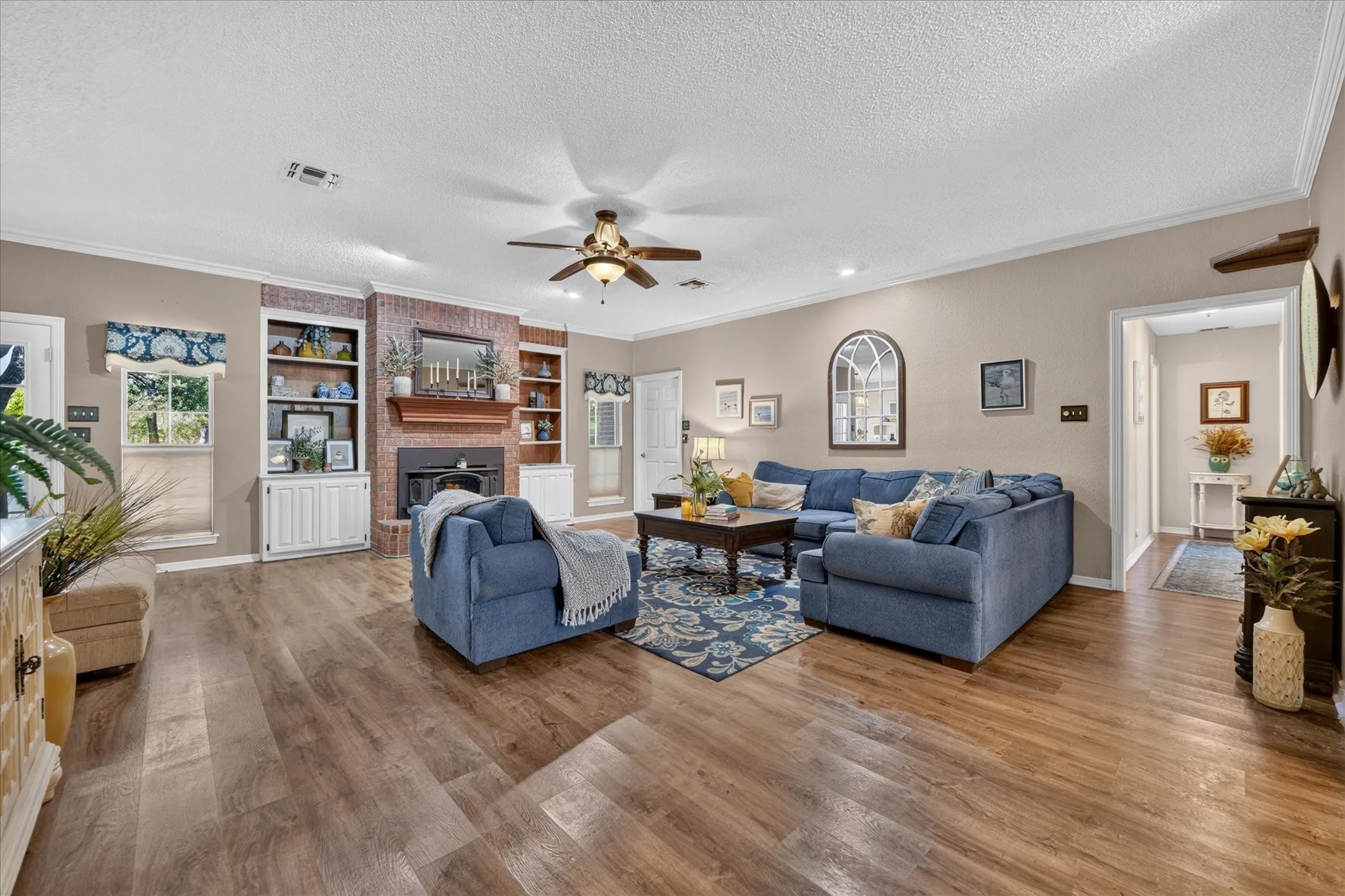 Single Family Residence For Sale in Parker County , 224 Rob Lane, Hudson Oaks, Texas 76087, 4 Bedroom, 5 Bathroom, 2 Garage spaces, 3,183 Sqft, built in 1992, mls#21372972, Real Estate Agent in Hudson Oaks, Homes For Sale in Parker county, Homes For Sale in Hudson Oaks, Realtor in Hudson Oaks Texas, Real Estate Brokerage Independent Realty Texas, Luminita Cordes Realtor