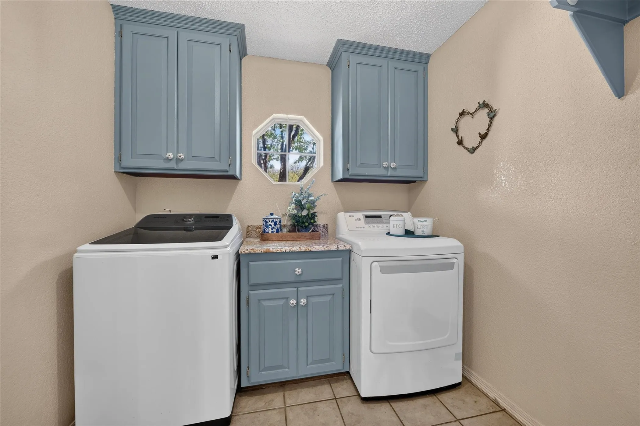 Single Family Residence For Sale in Parker County , 224 Rob Lane, Hudson Oaks, Texas 76087, 4 Bedroom, 5 Bathroom, 2 Garage spaces, 3,183 Sqft, built in 1992, mls#21372972, Real Estate Agent in Hudson Oaks, Homes For Sale in Parker county, Homes For Sale in Hudson Oaks, Realtor in Hudson Oaks Texas, Real Estate Brokerage Independent Realty Texas, Luminita Cordes Realtor