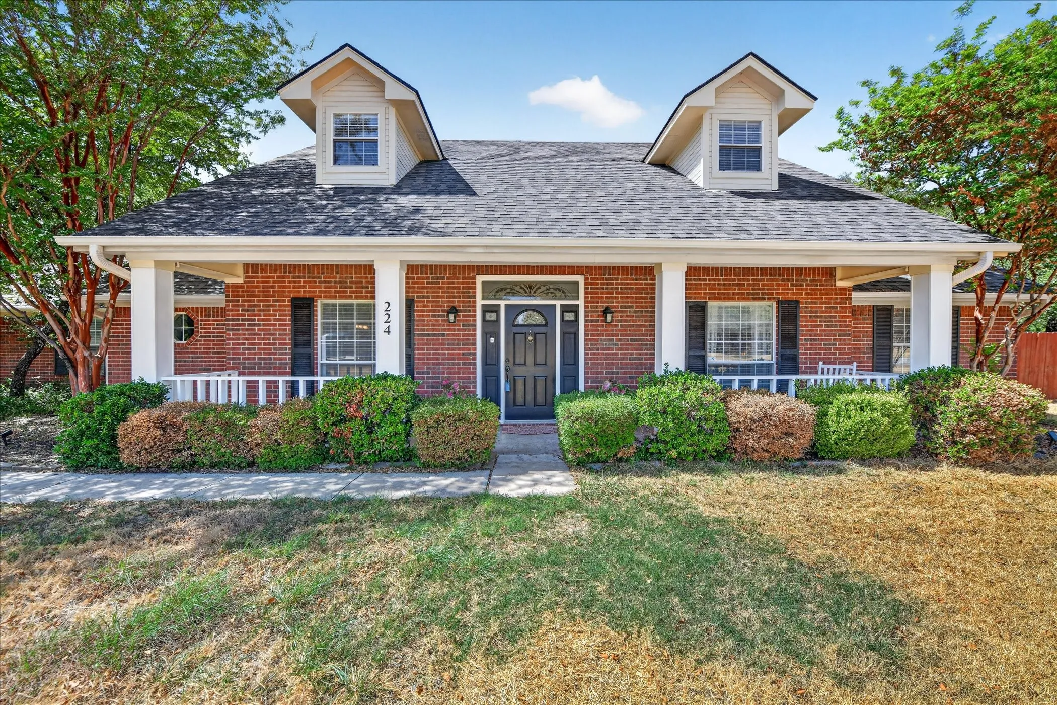 Single Family Residence For Sale in Parker County , 224 Rob Lane, Hudson Oaks, Texas 76087, 4 Bedroom, 5 Bathroom, 2 Garage spaces, 3,183 Sqft, built in 1992, mls#21372972, Real Estate Agent in Hudson Oaks, Homes For Sale in Parker county, Homes For Sale in Hudson Oaks, Realtor in Hudson Oaks Texas, Real Estate Brokerage Independent Realty Texas, Luminita Cordes Realtor