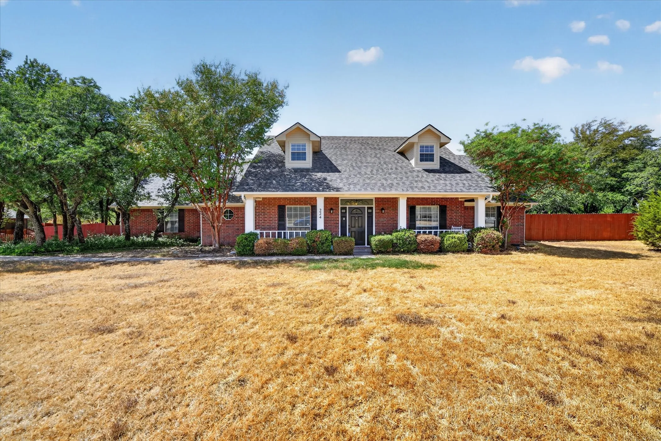 Single Family Residence For Sale in Parker County , 224 Rob Lane, Hudson Oaks, Texas 76087, 4 Bedroom, 5 Bathroom, 2 Garage spaces, 3,183 Sqft, built in 1992, mls#21372972, Real Estate Agent in Hudson Oaks, Homes For Sale in Parker county, Homes For Sale in Hudson Oaks, Realtor in Hudson Oaks Texas, Real Estate Brokerage Independent Realty Texas, Luminita Cordes Realtor