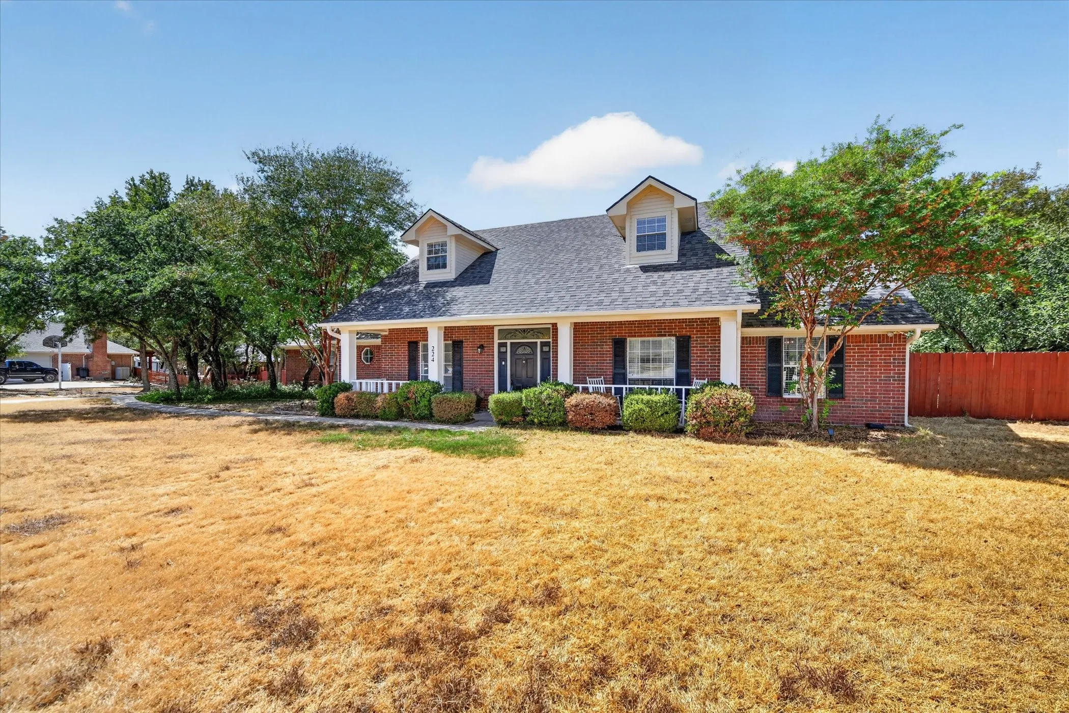 Single Family Residence For Sale in Parker County , 224 Rob Lane, Hudson Oaks, Texas 76087, 4 Bedroom, 5 Bathroom, 2 Garage spaces, 3,183 Sqft, built in 1992, mls#21372972, Real Estate Agent in Hudson Oaks, Homes For Sale in Parker county, Homes For Sale in Hudson Oaks, Realtor in Hudson Oaks Texas, Real Estate Brokerage Independent Realty Texas, Luminita Cordes Realtor