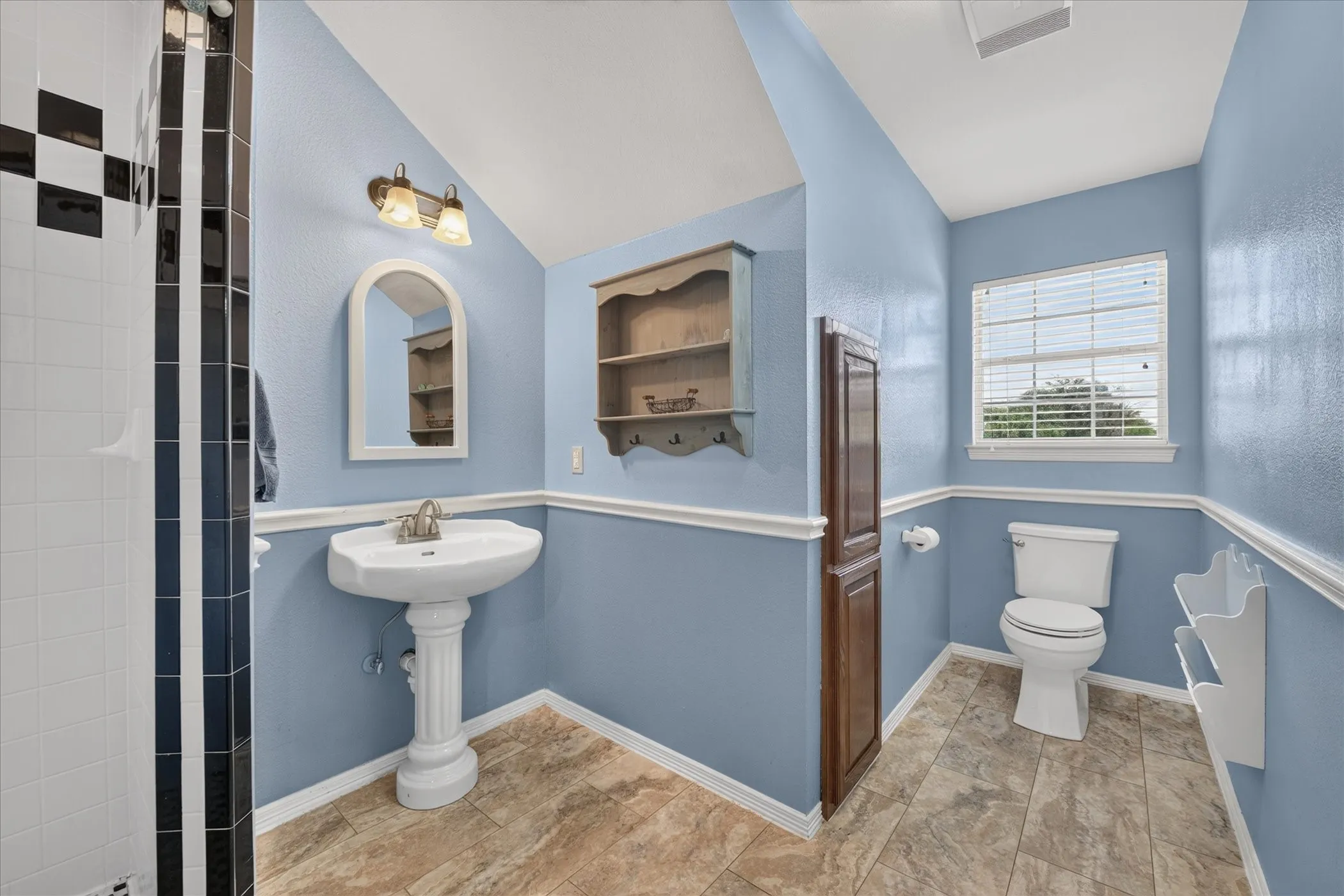 Single Family Residence For Sale in Parker County , 224 Rob Lane, Hudson Oaks, Texas 76087, 4 Bedroom, 5 Bathroom, 2 Garage spaces, 3,183 Sqft, built in 1992, mls#21372972, Real Estate Agent in Hudson Oaks, Homes For Sale in Parker county, Homes For Sale in Hudson Oaks, Realtor in Hudson Oaks Texas, Real Estate Brokerage Independent Realty Texas, Luminita Cordes Realtor