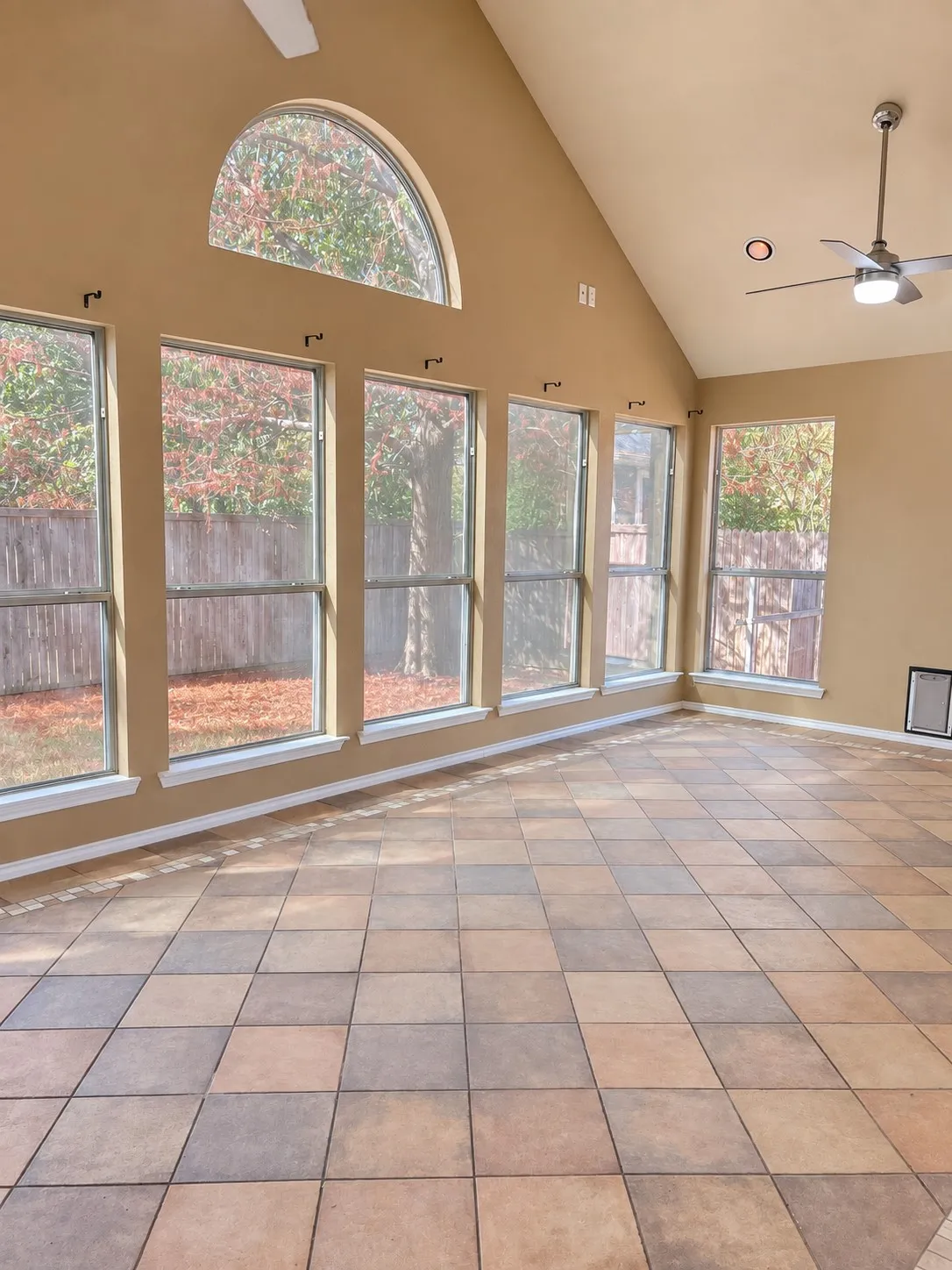 Single Family Residence For Sale in Denton County , 606 Lake Bridge Drive, Lake Dallas, Texas 75065, 3 Bedroom, 2 Bathroom, 2 Garage spaces, 2,238 Sqft, built in 1998, mls#21387481, Real Estate Agent in Lake Dallas, Homes For Sale in Denton county, Homes For Sale in Lake Dallas, Realtor in Lake Dallas Texas, Real Estate Brokerage Independent Realty Texas, Luminita Cordes Realtor