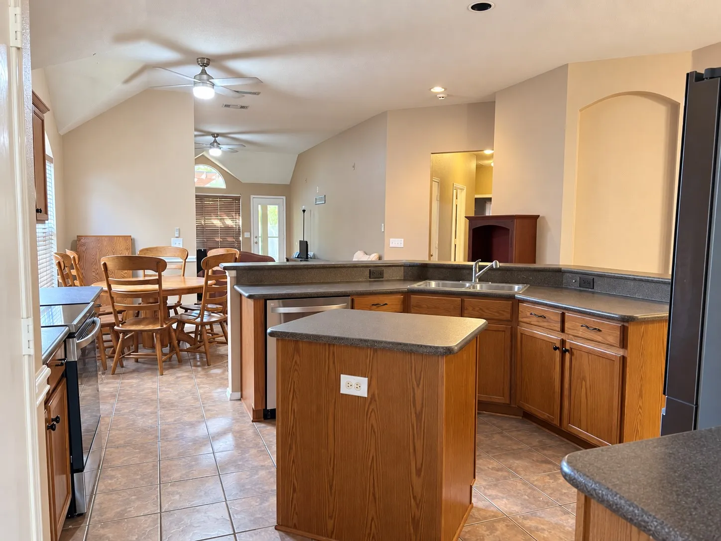 Single Family Residence For Sale in Denton County , 606 Lake Bridge Drive, Lake Dallas, Texas 75065, 3 Bedroom, 2 Bathroom, 2 Garage spaces, 2,238 Sqft, built in 1998, mls#21387481, Real Estate Agent in Lake Dallas, Homes For Sale in Denton county, Homes For Sale in Lake Dallas, Realtor in Lake Dallas Texas, Real Estate Brokerage Independent Realty Texas, Luminita Cordes Realtor