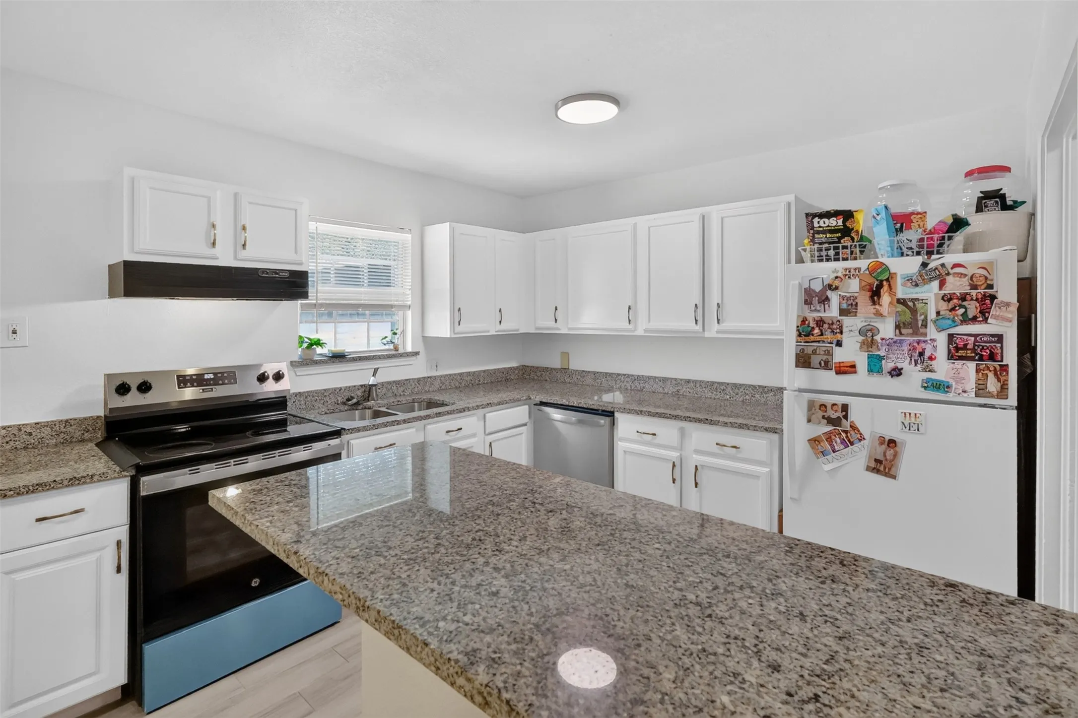 Single Family Residence For Sale in Tarrant County , 3821 Winfield Avenue, Fort Worth, Texas 76109, 3 Bedroom, 2 Bathroom, Garage spaces, 1,408 Sqft, built in 1948, mls#21388002, Real Estate Agent in Fort Worth, Homes For Sale in Tarrant county, Homes For Sale in Fort Worth, Realtor in Fort Worth Texas, Real Estate Brokerage Independent Realty Texas, Luminita Cordes Realtor