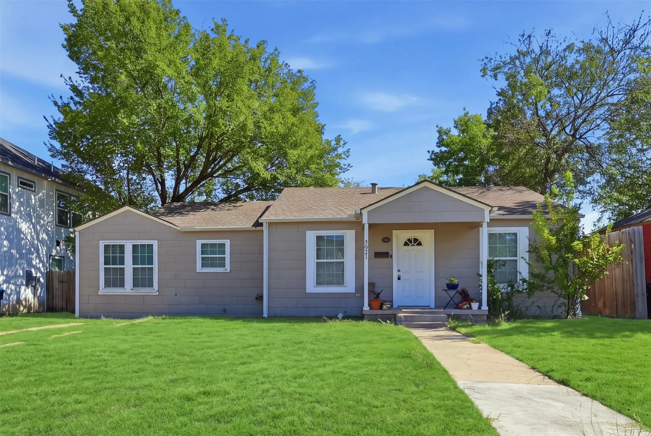 Single Family Residence For Sale in Tarrant County , 3821 Winfield Avenue, Fort Worth, Texas 76109, 3 Bedroom, 2 Bathroom, Garage spaces, 1,408 Sqft, built in 1948, mls#21388002, Real Estate Agent in Fort Worth, Homes For Sale in Tarrant county, Homes For Sale in Fort Worth, Realtor in Fort Worth Texas, Real Estate Brokerage Independent Realty Texas, Luminita Cordes Realtor