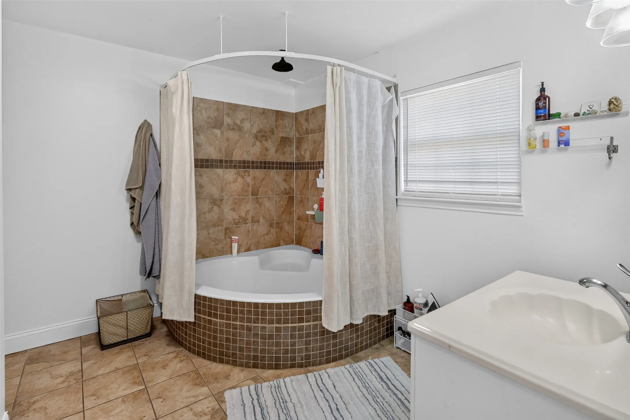 Single Family Residence For Sale in Tarrant County , 3821 Winfield Avenue, Fort Worth, Texas 76109, 3 Bedroom, 2 Bathroom, Garage spaces, 1,408 Sqft, built in 1948, mls#21388002, Real Estate Agent in Fort Worth, Homes For Sale in Tarrant county, Homes For Sale in Fort Worth, Realtor in Fort Worth Texas, Real Estate Brokerage Independent Realty Texas, Luminita Cordes Realtor