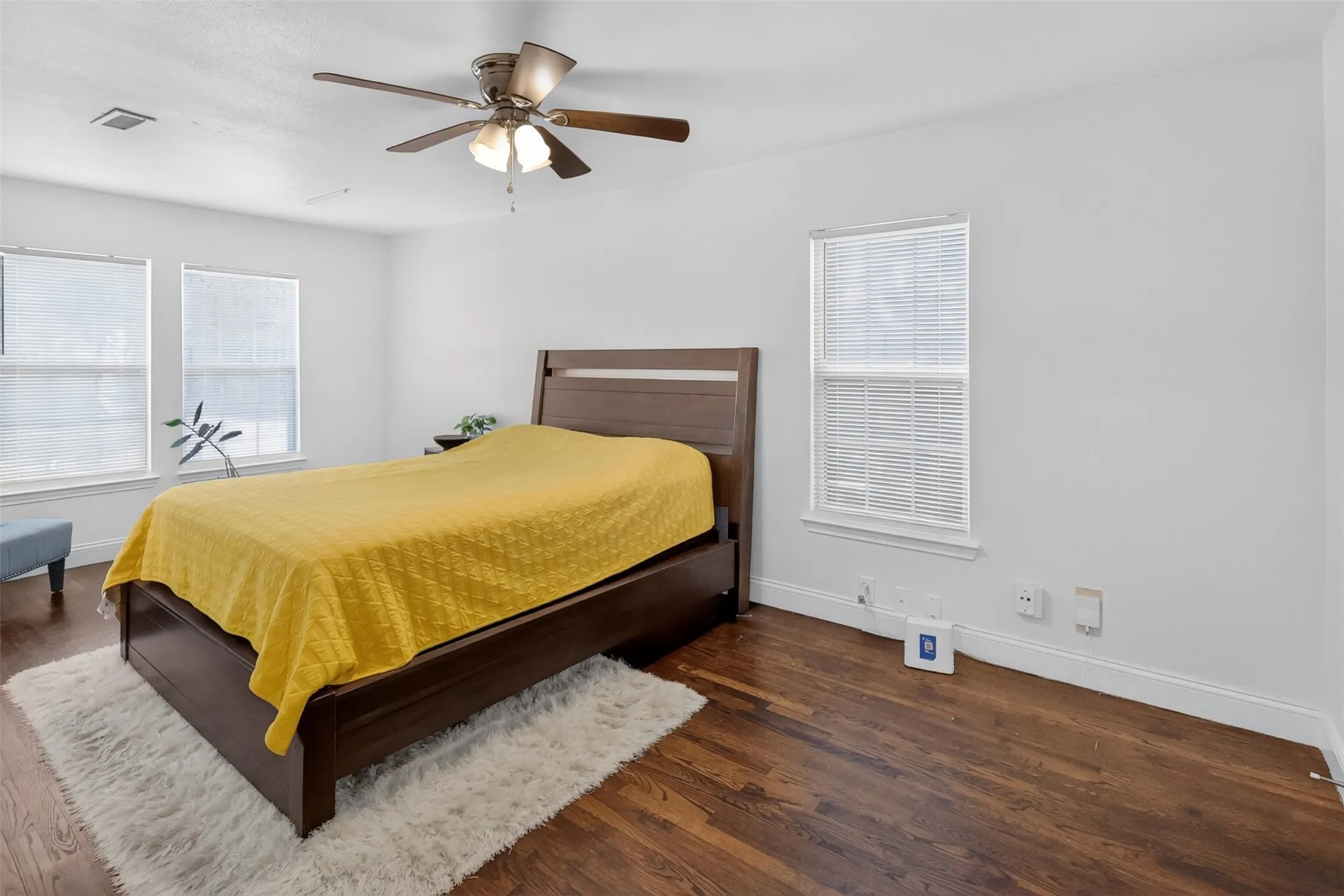 Single Family Residence For Sale in Tarrant County , 3821 Winfield Avenue, Fort Worth, Texas 76109, 3 Bedroom, 2 Bathroom, Garage spaces, 1,408 Sqft, built in 1948, mls#21388002, Real Estate Agent in Fort Worth, Homes For Sale in Tarrant county, Homes For Sale in Fort Worth, Realtor in Fort Worth Texas, Real Estate Brokerage Independent Realty Texas, Luminita Cordes Realtor