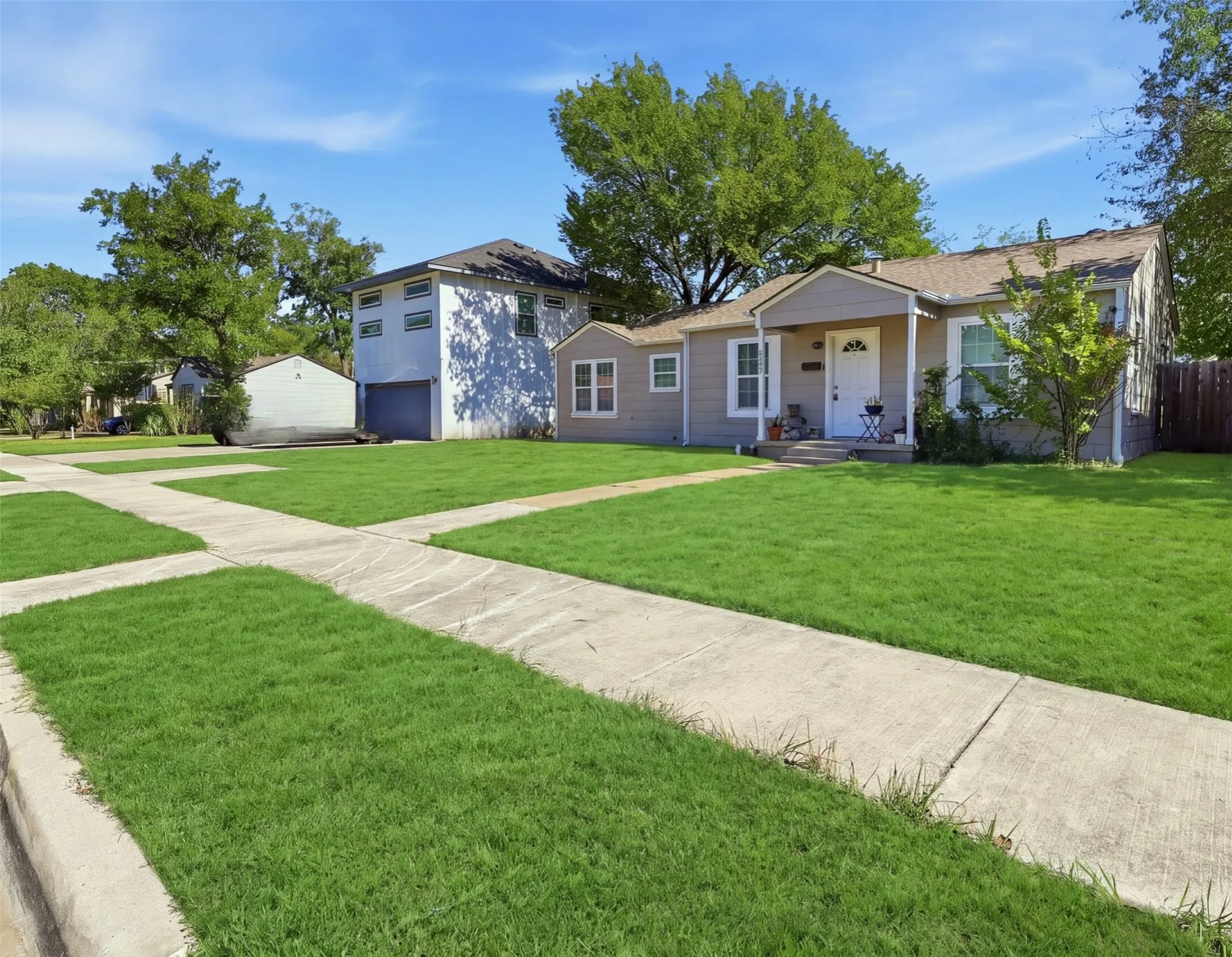 Single Family Residence For Sale in Tarrant County , 3821 Winfield Avenue, Fort Worth, Texas 76109, 3 Bedroom, 2 Bathroom, Garage spaces, 1,408 Sqft, built in 1948, mls#21388002, Real Estate Agent in Fort Worth, Homes For Sale in Tarrant county, Homes For Sale in Fort Worth, Realtor in Fort Worth Texas, Real Estate Brokerage Independent Realty Texas, Luminita Cordes Realtor