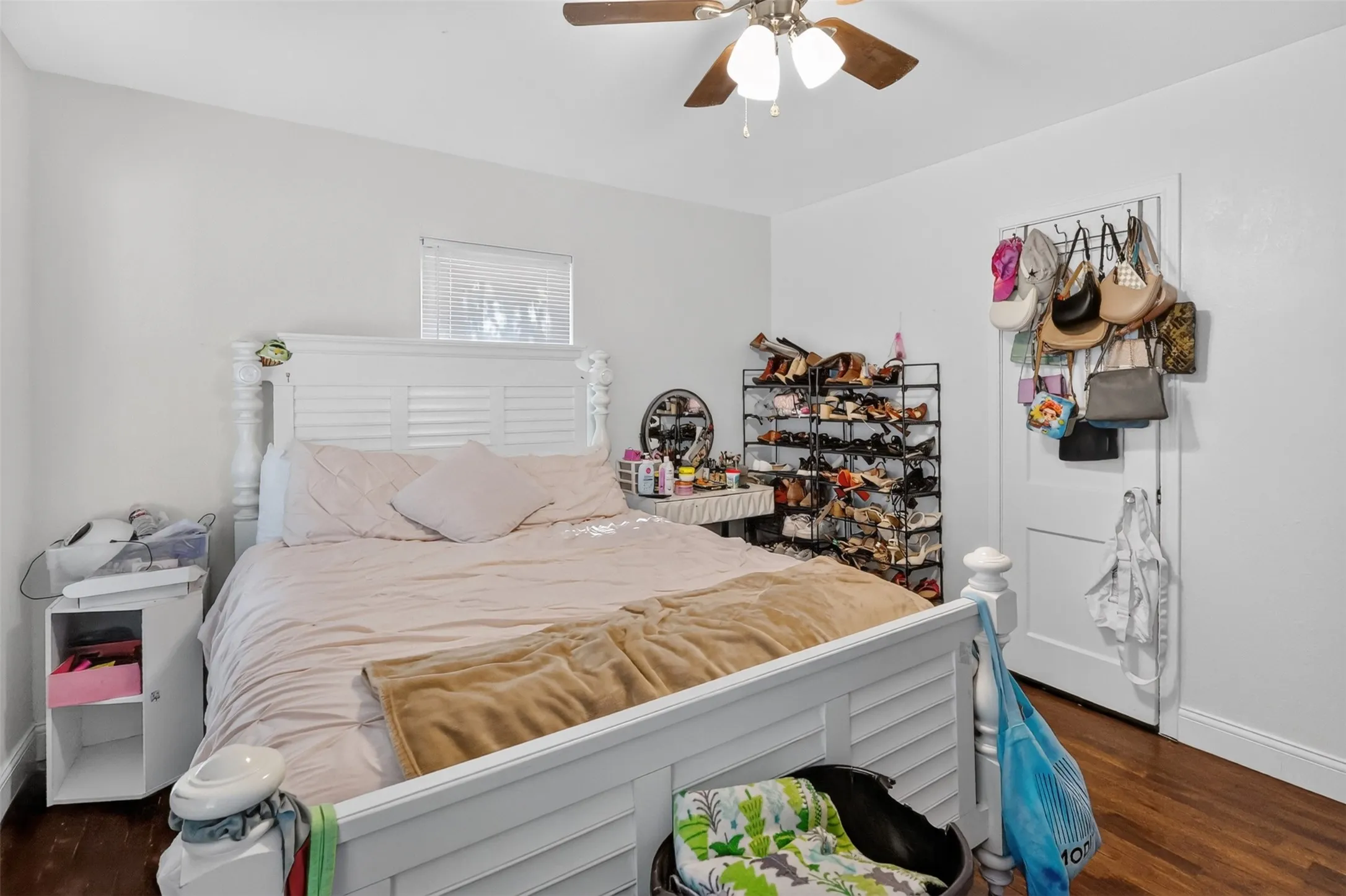 Single Family Residence For Sale in Tarrant County , 3821 Winfield Avenue, Fort Worth, Texas 76109, 3 Bedroom, 2 Bathroom, Garage spaces, 1,408 Sqft, built in 1948, mls#21388002, Real Estate Agent in Fort Worth, Homes For Sale in Tarrant county, Homes For Sale in Fort Worth, Realtor in Fort Worth Texas, Real Estate Brokerage Independent Realty Texas, Luminita Cordes Realtor