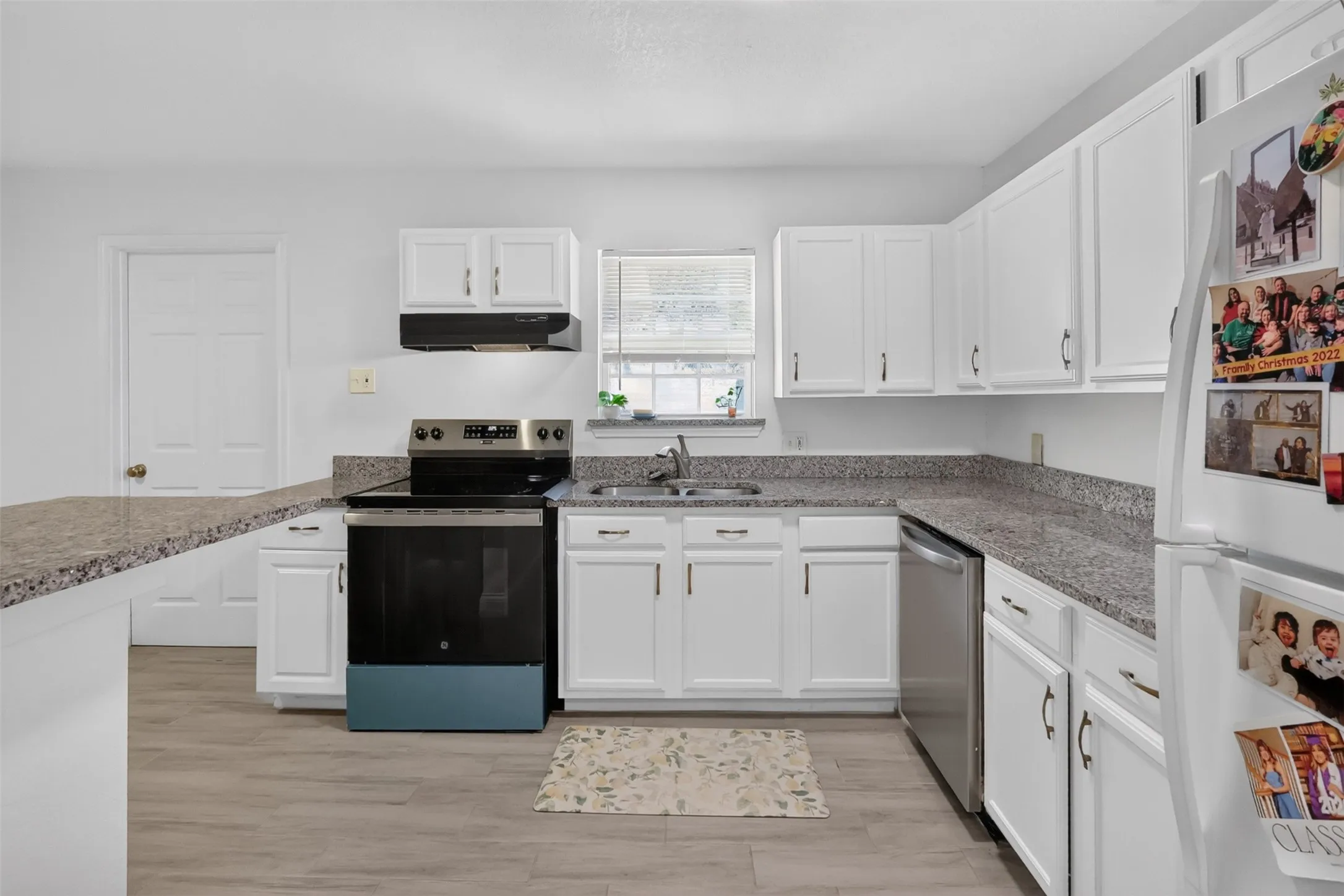 Single Family Residence For Sale in Tarrant County , 3821 Winfield Avenue, Fort Worth, Texas 76109, 3 Bedroom, 2 Bathroom, Garage spaces, 1,408 Sqft, built in 1948, mls#21388002, Real Estate Agent in Fort Worth, Homes For Sale in Tarrant county, Homes For Sale in Fort Worth, Realtor in Fort Worth Texas, Real Estate Brokerage Independent Realty Texas, Luminita Cordes Realtor