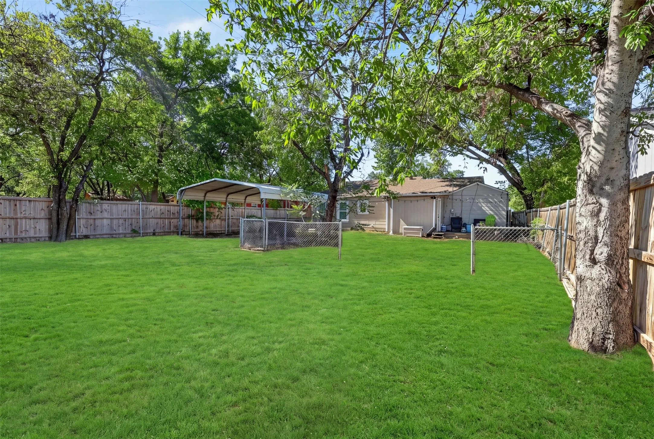 Single Family Residence For Sale in Tarrant County , 3821 Winfield Avenue, Fort Worth, Texas 76109, 3 Bedroom, 2 Bathroom, Garage spaces, 1,408 Sqft, built in 1948, mls#21388002, Real Estate Agent in Fort Worth, Homes For Sale in Tarrant county, Homes For Sale in Fort Worth, Realtor in Fort Worth Texas, Real Estate Brokerage Independent Realty Texas, Luminita Cordes Realtor