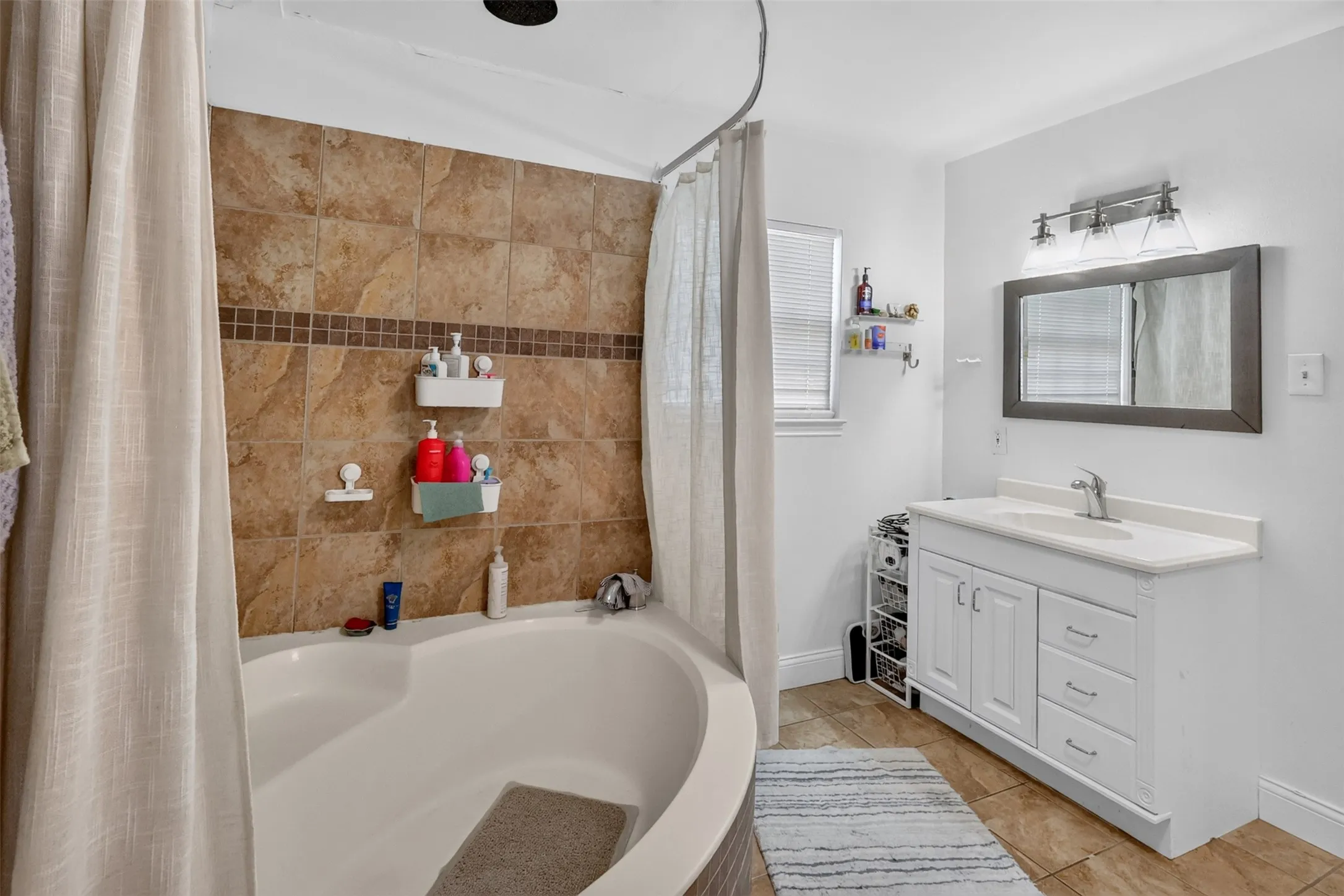 Single Family Residence For Sale in Tarrant County , 3821 Winfield Avenue, Fort Worth, Texas 76109, 3 Bedroom, 2 Bathroom, Garage spaces, 1,408 Sqft, built in 1948, mls#21388002, Real Estate Agent in Fort Worth, Homes For Sale in Tarrant county, Homes For Sale in Fort Worth, Realtor in Fort Worth Texas, Real Estate Brokerage Independent Realty Texas, Luminita Cordes Realtor