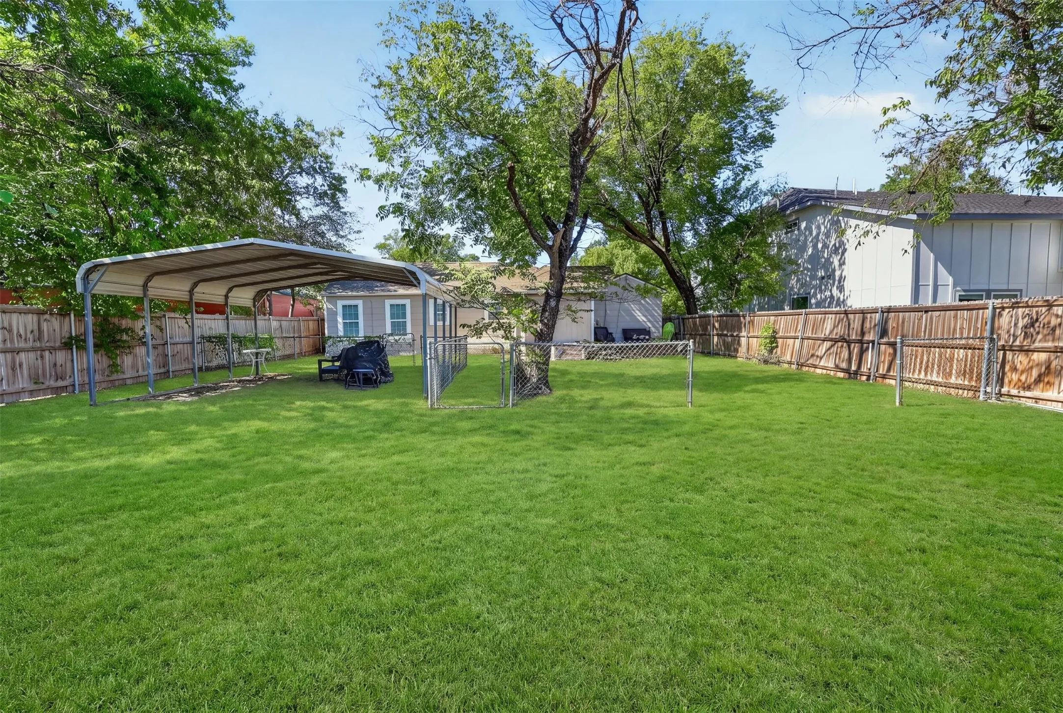 Single Family Residence For Sale in Tarrant County , 3821 Winfield Avenue, Fort Worth, Texas 76109, 3 Bedroom, 2 Bathroom, Garage spaces, 1,408 Sqft, built in 1948, mls#21388002, Real Estate Agent in Fort Worth, Homes For Sale in Tarrant county, Homes For Sale in Fort Worth, Realtor in Fort Worth Texas, Real Estate Brokerage Independent Realty Texas, Luminita Cordes Realtor