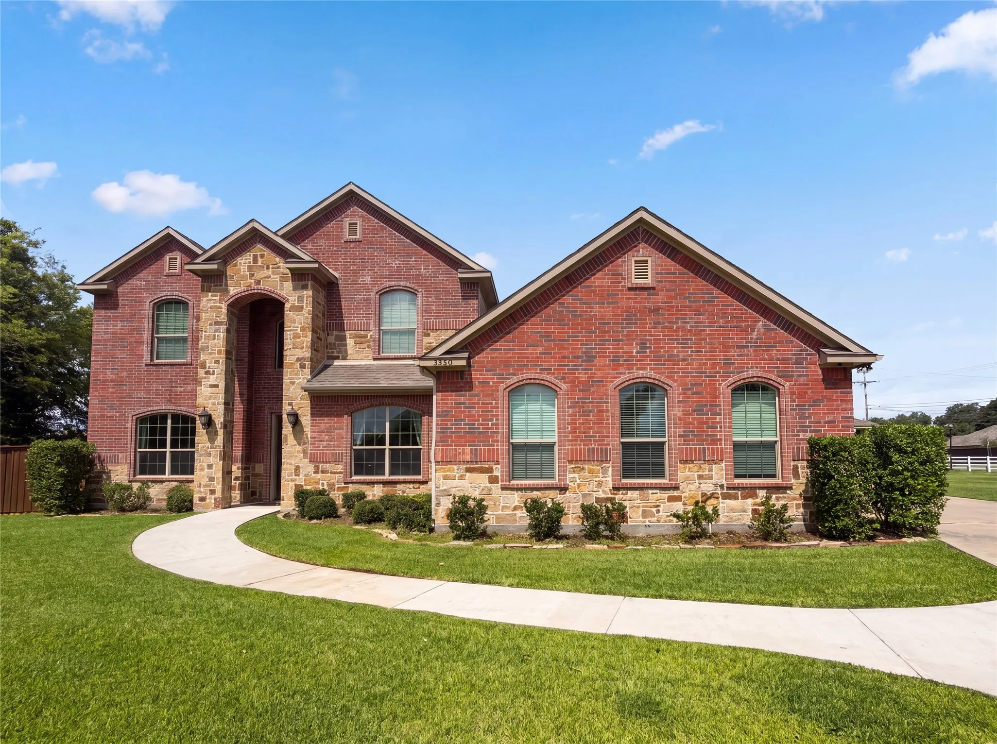 Single Family Residence For Sale in Hunt County , 8580 Cedar Creek Lane, Greenville, Texas 75402, 4 Bedroom, 4 Bathroom, 2 Garage spaces, 2,788 Sqft, built in 2017, mls#21387877, Real Estate Agent in Greenville, Homes For Sale in Hunt county, Homes For Sale in Greenville, Realtor in Greenville Texas, Real Estate Brokerage Independent Realty Texas, Luminita Cordes Realtor