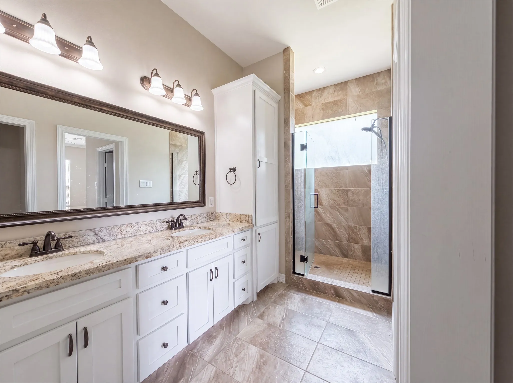 Single Family Residence For Sale in Hunt County , 8580 Cedar Creek Lane, Greenville, Texas 75402, 4 Bedroom, 4 Bathroom, 2 Garage spaces, 2,788 Sqft, built in 2017, mls#21387877, Real Estate Agent in Greenville, Homes For Sale in Hunt county, Homes For Sale in Greenville, Realtor in Greenville Texas, Real Estate Brokerage Independent Realty Texas, Luminita Cordes Realtor