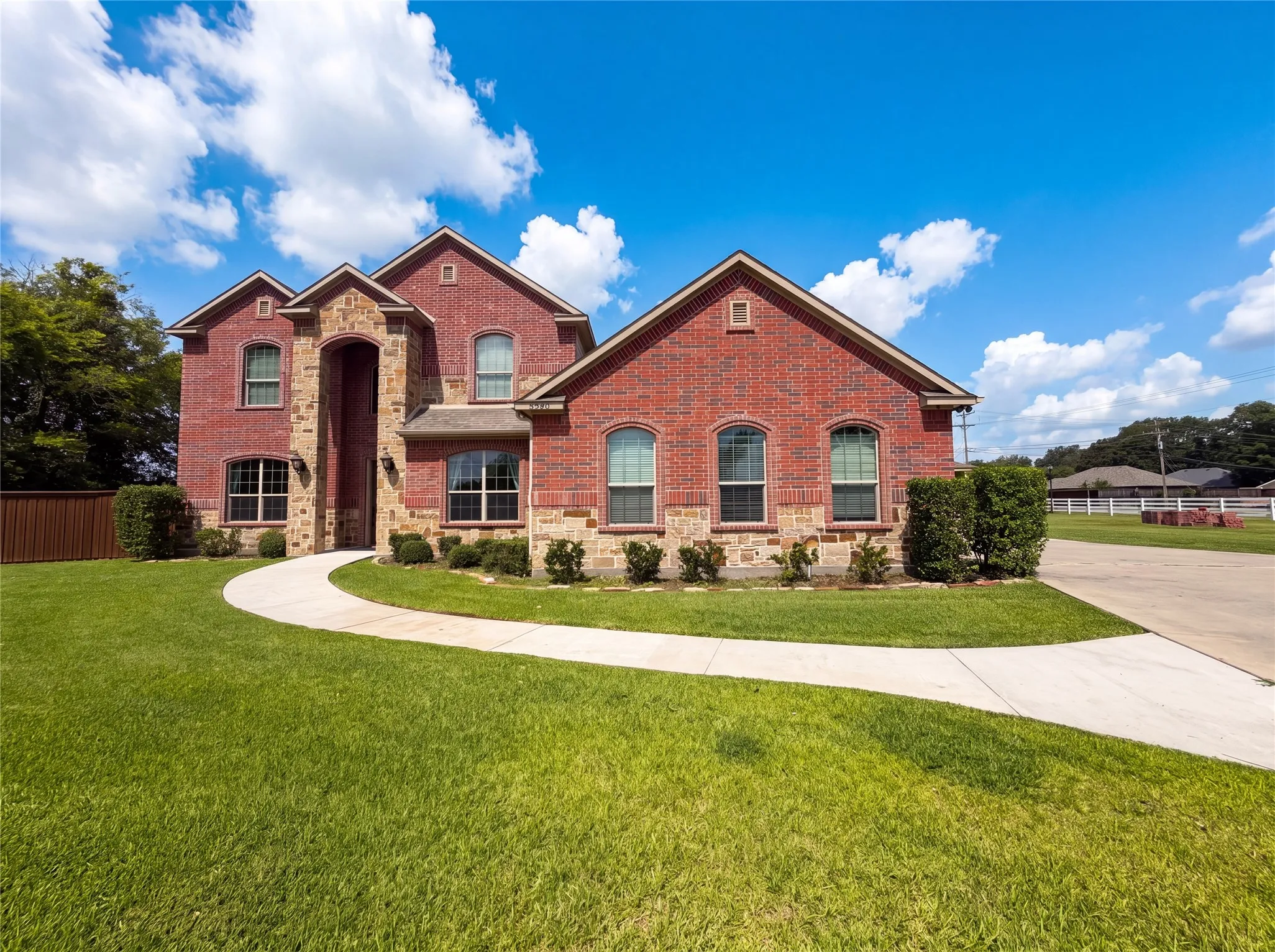 Single Family Residence For Sale in Hunt County , 8580 Cedar Creek Lane, Greenville, Texas 75402, 4 Bedroom, 4 Bathroom, 2 Garage spaces, 2,788 Sqft, built in 2017, mls#21387877, Real Estate Agent in Greenville, Homes For Sale in Hunt county, Homes For Sale in Greenville, Realtor in Greenville Texas, Real Estate Brokerage Independent Realty Texas, Luminita Cordes Realtor